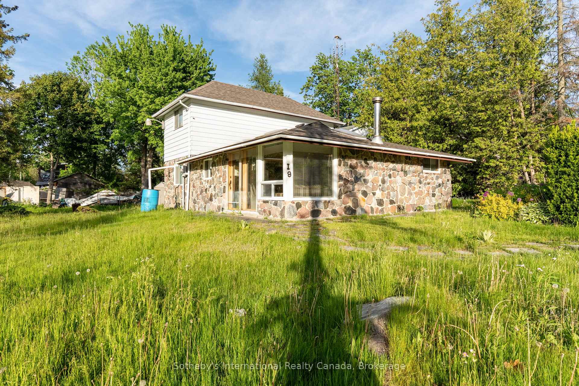 Photo 9 of 19 62nd Street S, Wasaga Beach — HOMEH
