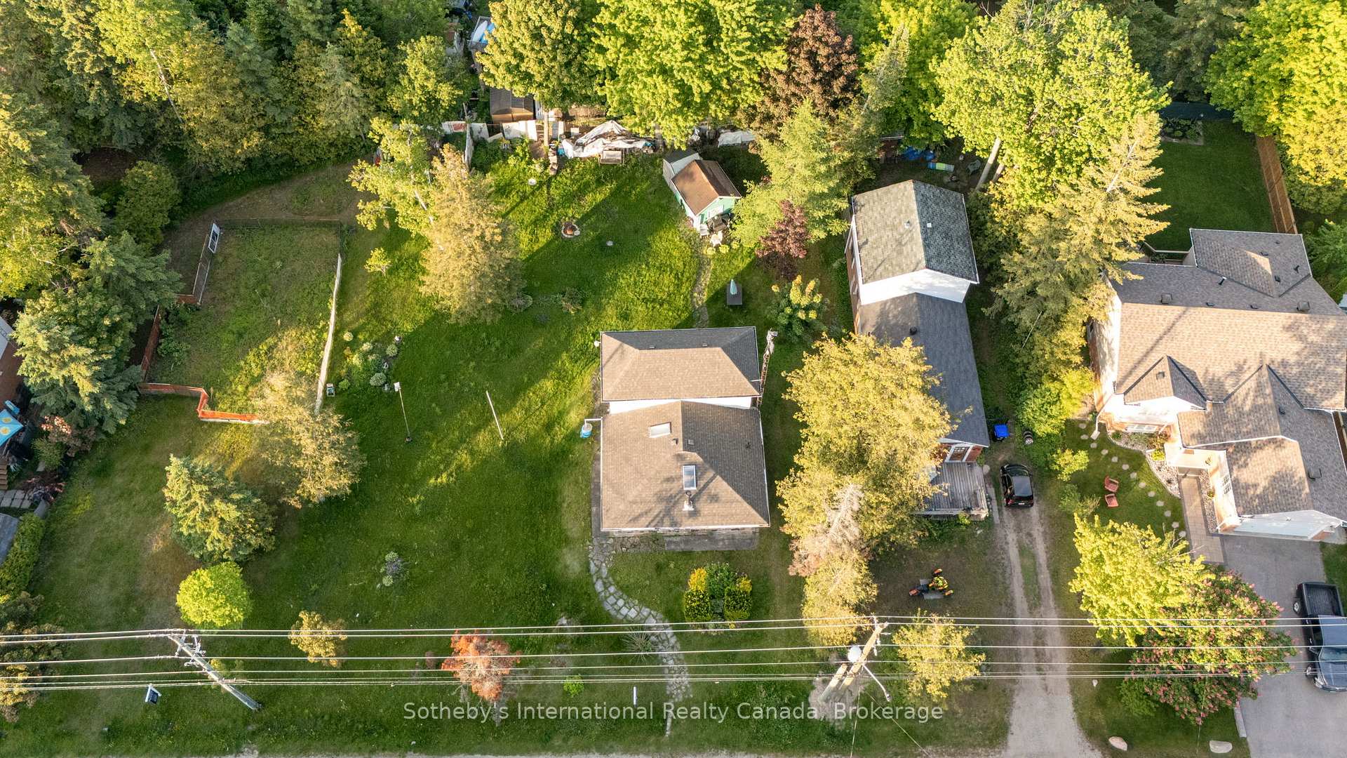 Photo 13 of 19 62nd Street S, Wasaga Beach — HOMEH