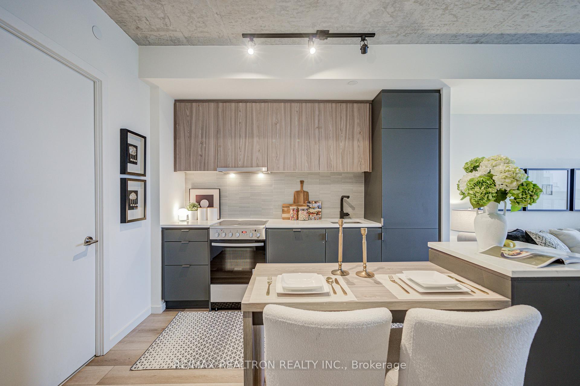 Photo 8 of Unit 518, 7 Smith Crescent, Etobicoke, Stonegate-Queensway — HOMEH