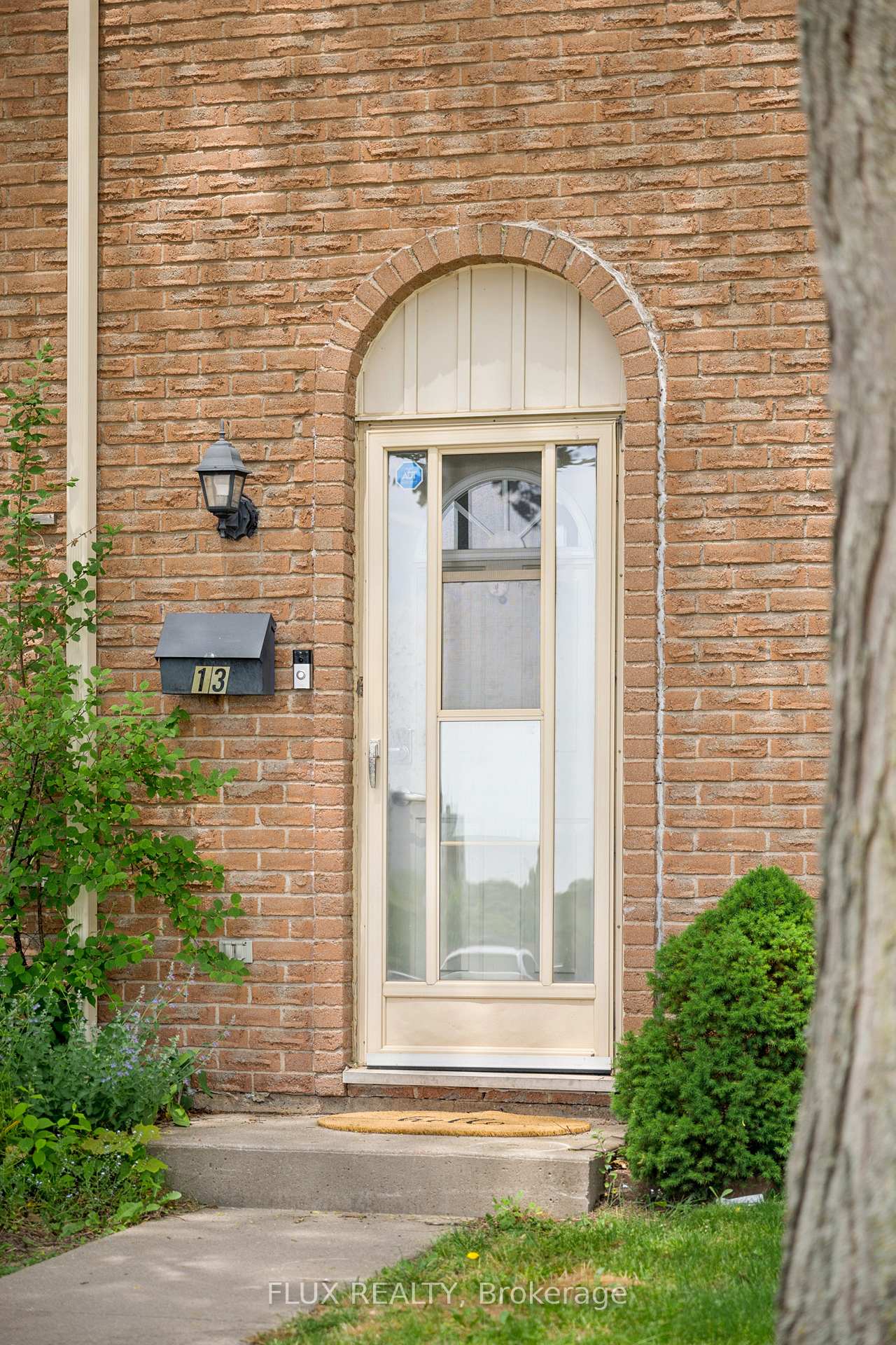 Photo 4 of Unit 13, 165 Green Valley Drive, Kitchener, Pioneer Park — HOMEH