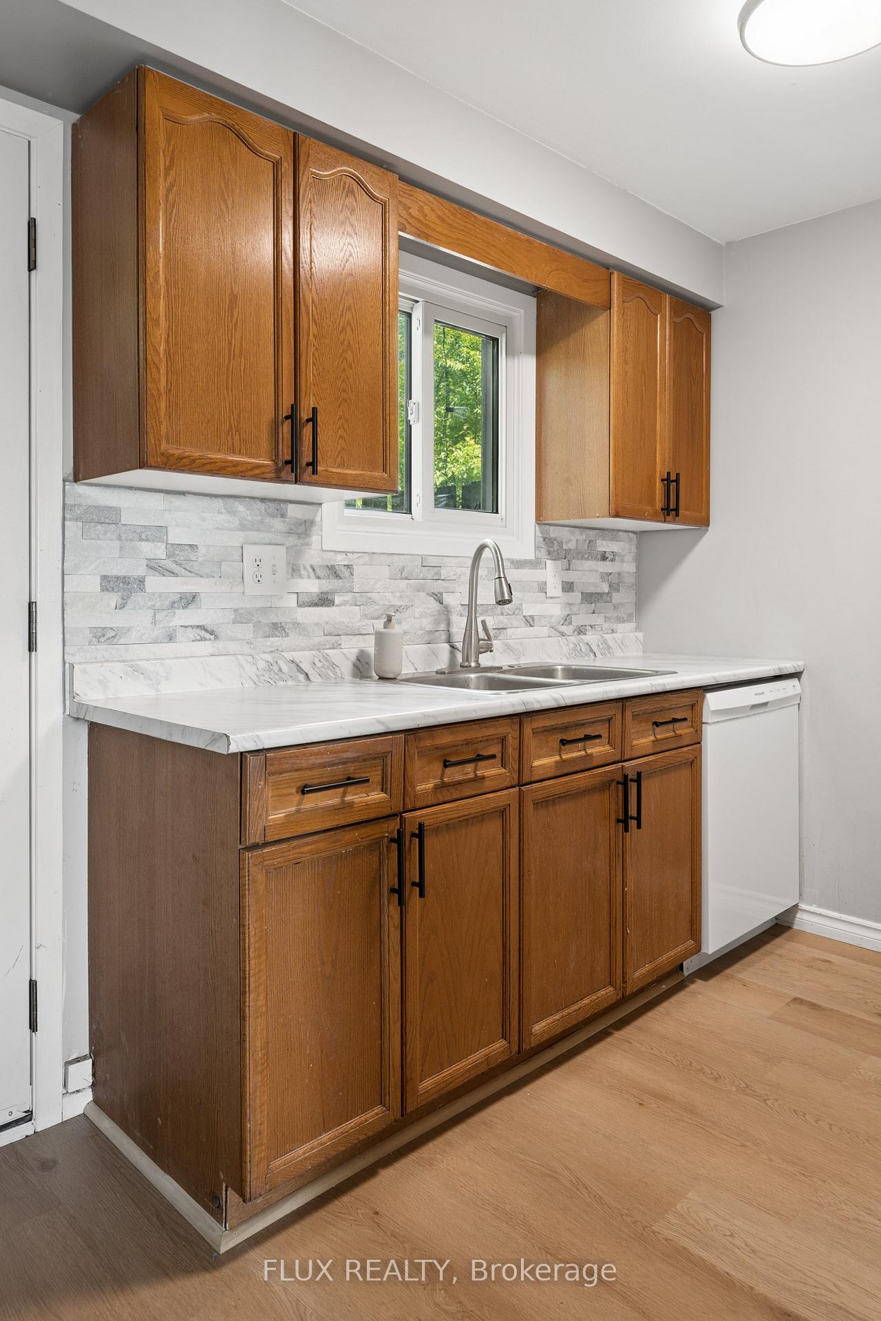 Photo 13 of Unit 13, 165 Green Valley Drive, Kitchener, Pioneer Park — HOMEH