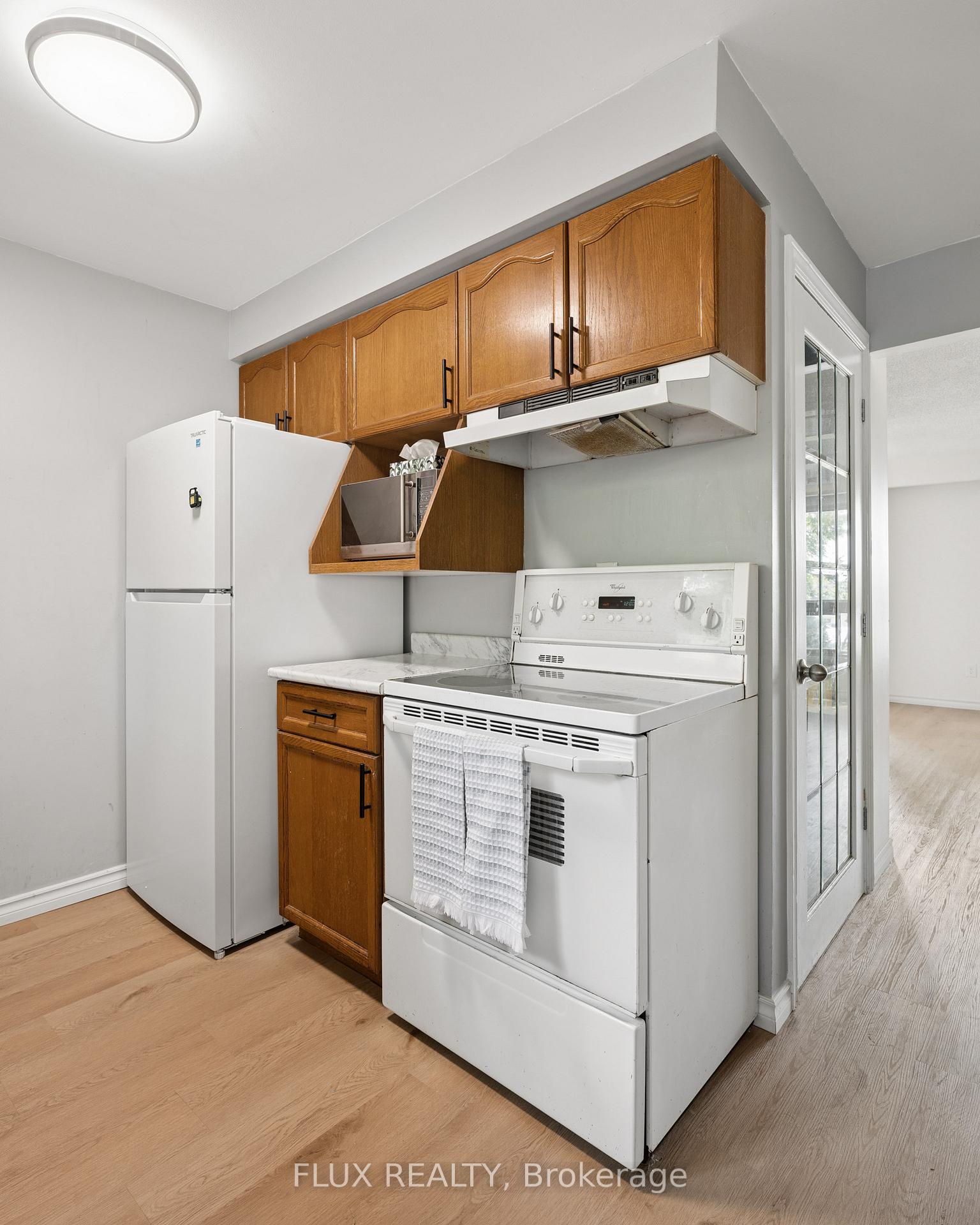 Photo 14 of Unit 13, 165 Green Valley Drive, Kitchener, Pioneer Park — HOMEH