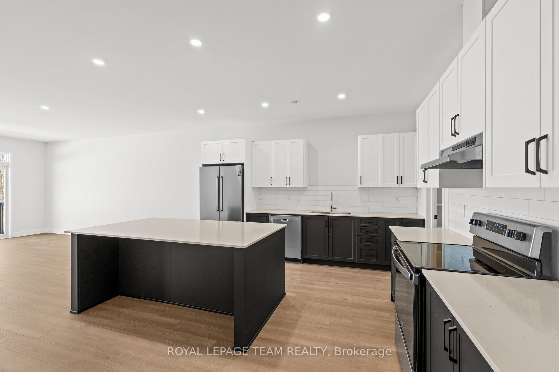 Photo 6 of Unit 2, 1120 Moore Street, Brockville, Brockville — HOMEH