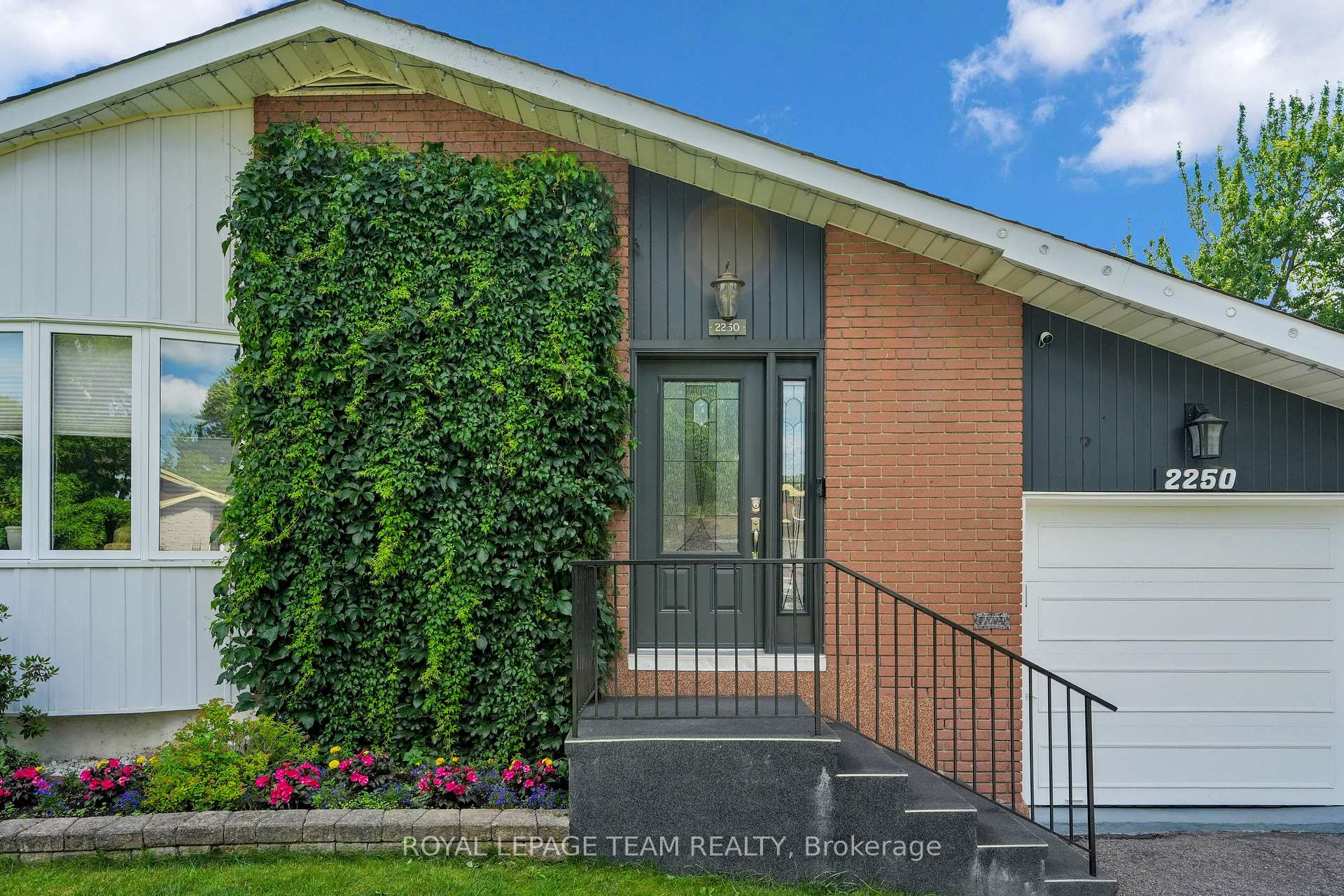 Photo 3 of 2250 Urbandale Drive, Ottawa, Elmvale Acres/Urbandale — HOMEH