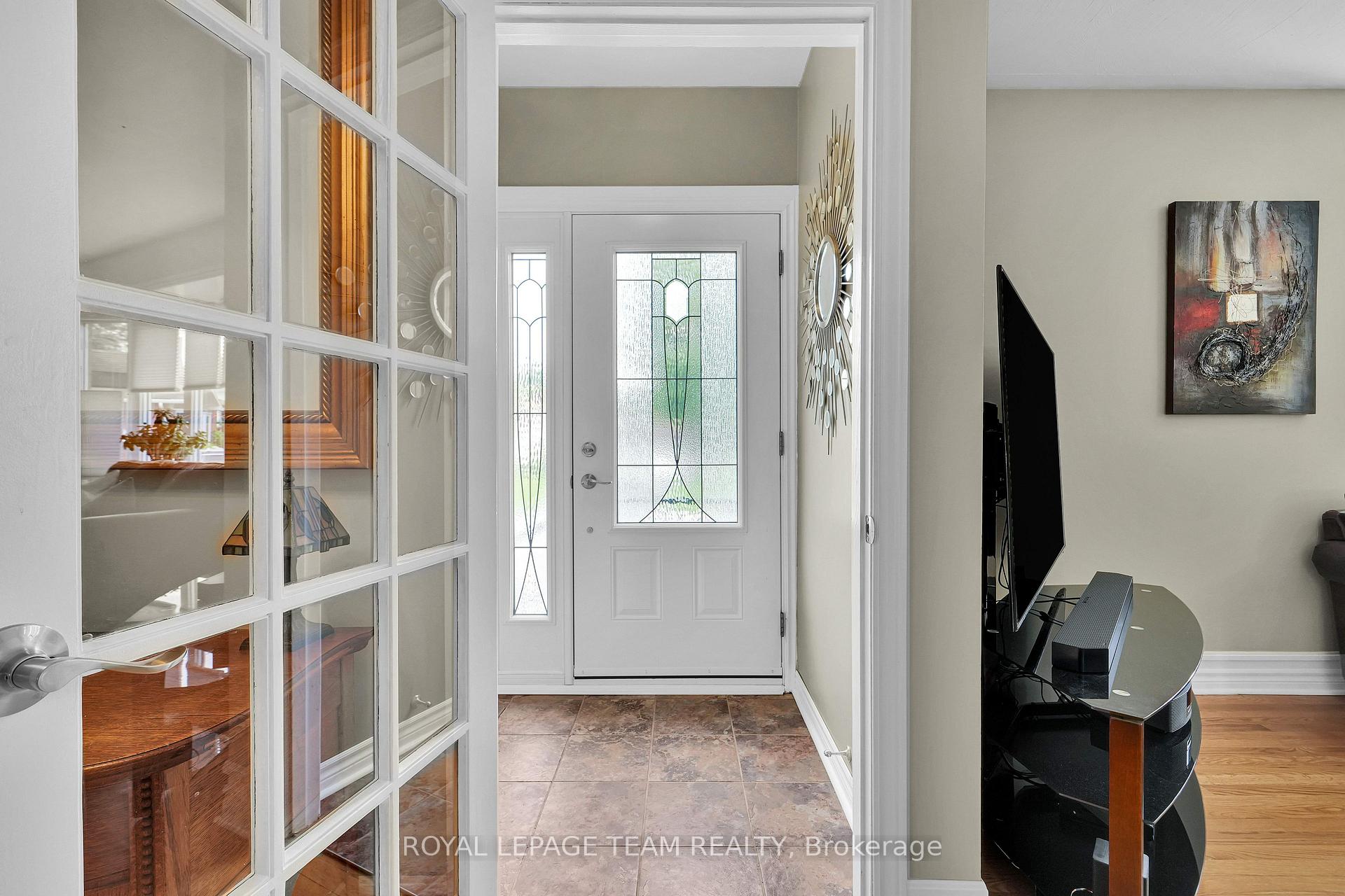 Photo 4 of 2250 Urbandale Drive, Ottawa, Elmvale Acres/Urbandale — HOMEH