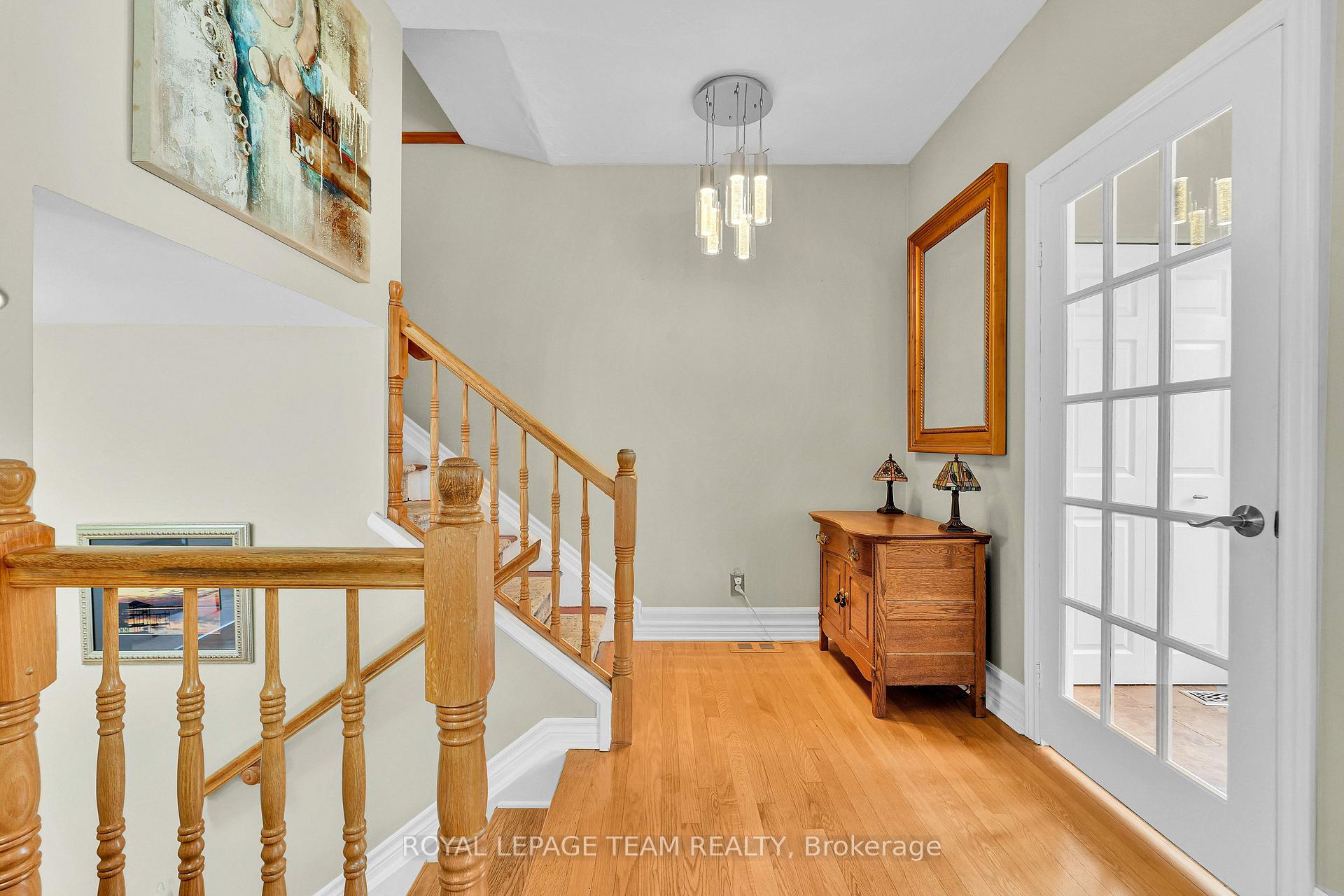Photo 5 of 2250 Urbandale Drive, Ottawa, Elmvale Acres/Urbandale — HOMEH