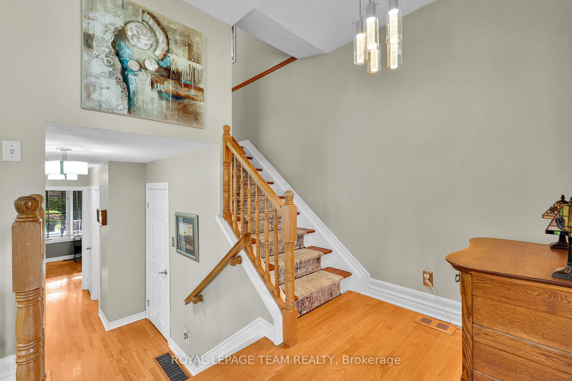 Photo 6 of 2250 Urbandale Drive, Ottawa, Elmvale Acres/Urbandale — HOMEH