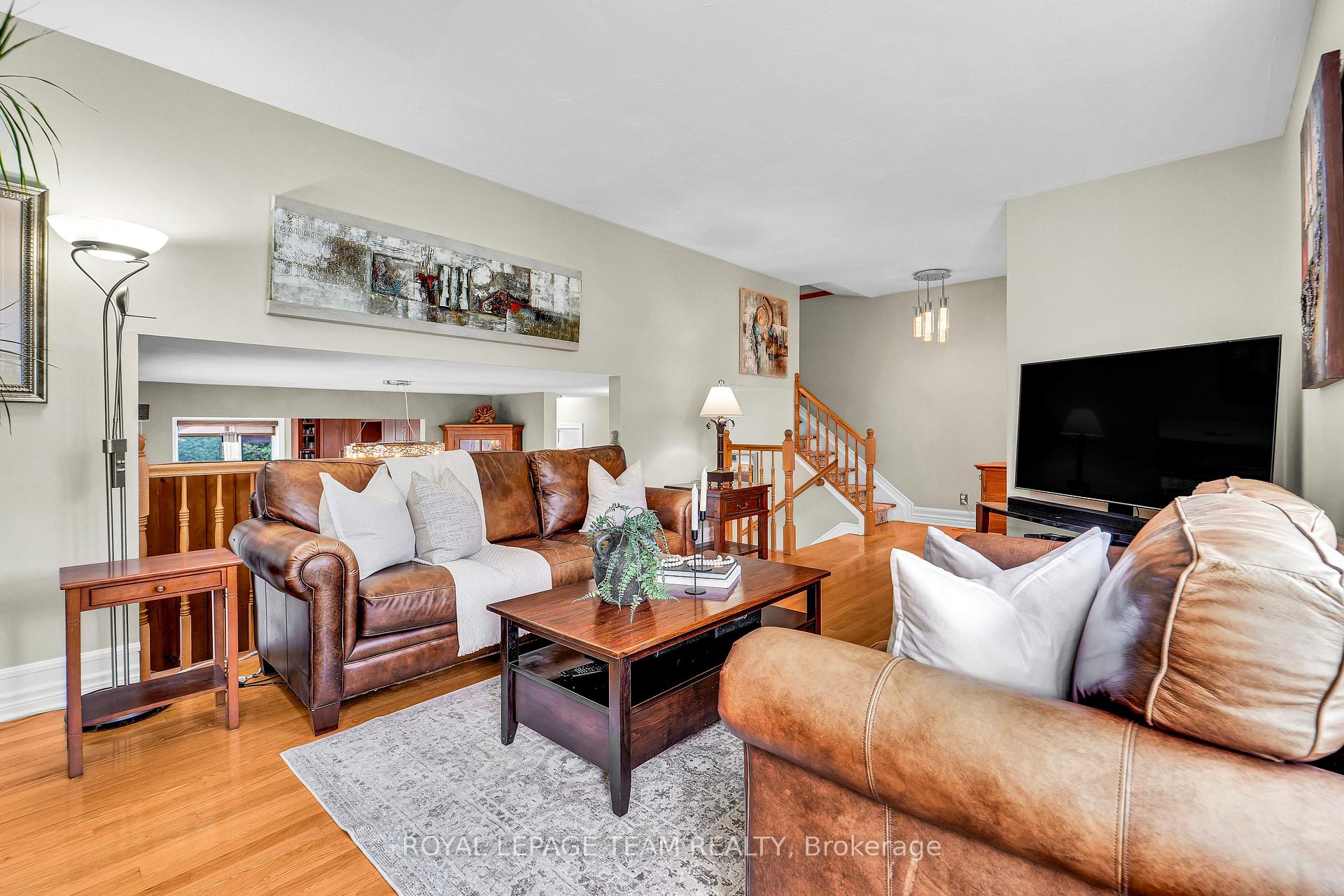 Photo 10 of 2250 Urbandale Drive, Ottawa, Elmvale Acres/Urbandale — HOMEH