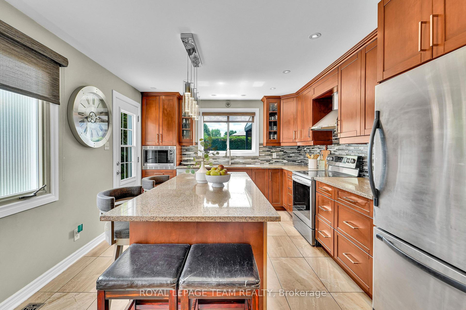Photo 15 of 2250 Urbandale Drive, Ottawa, Elmvale Acres/Urbandale — HOMEH