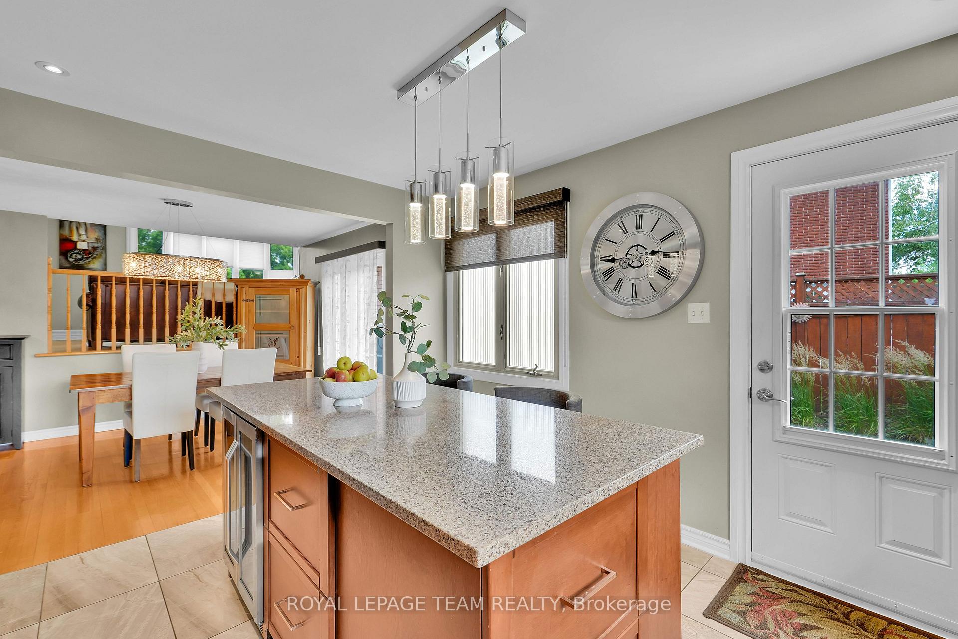 Photo 18 of 2250 Urbandale Drive, Ottawa, Elmvale Acres/Urbandale — HOMEH