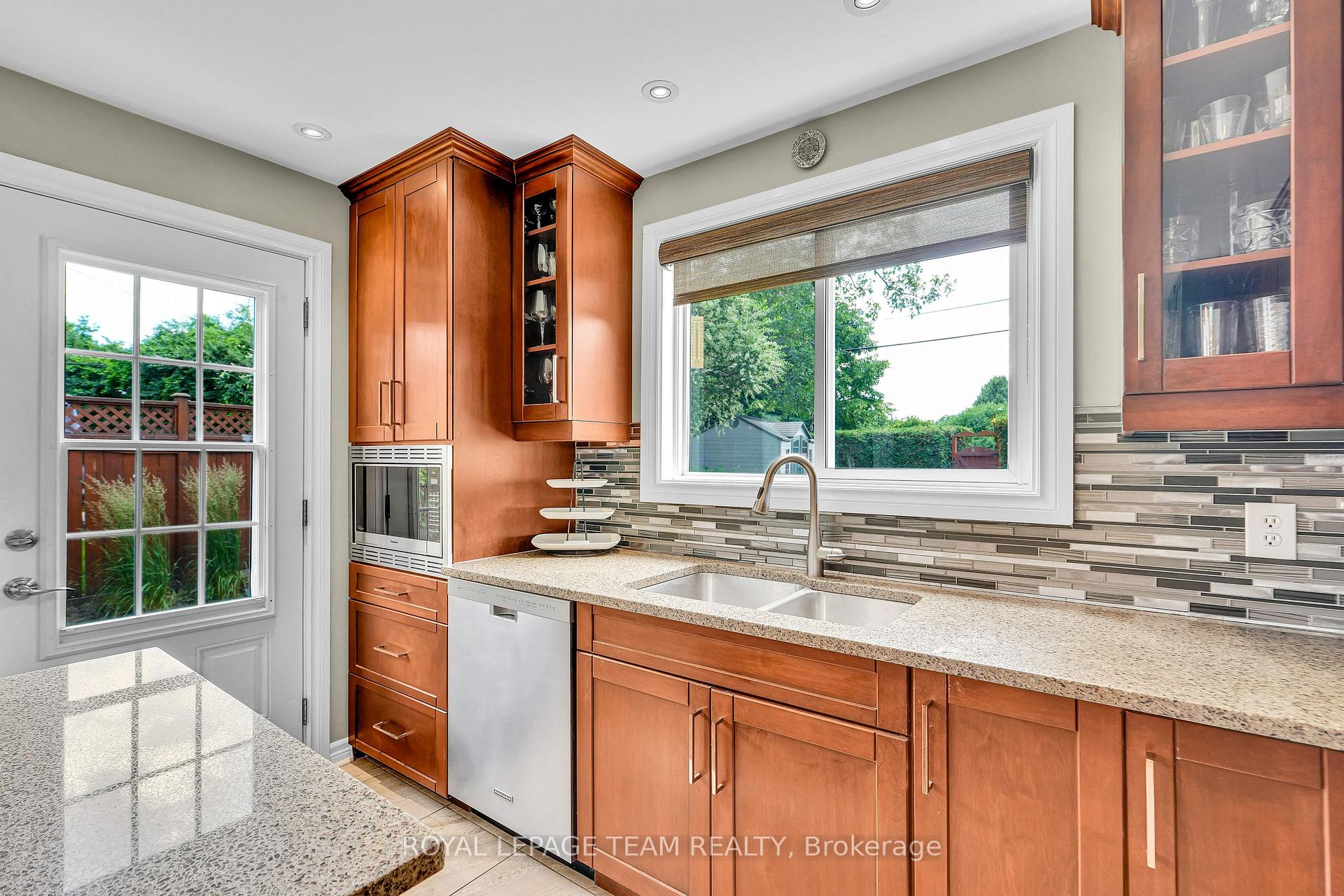 Photo 19 of 2250 Urbandale Drive, Ottawa, Elmvale Acres/Urbandale — HOMEH