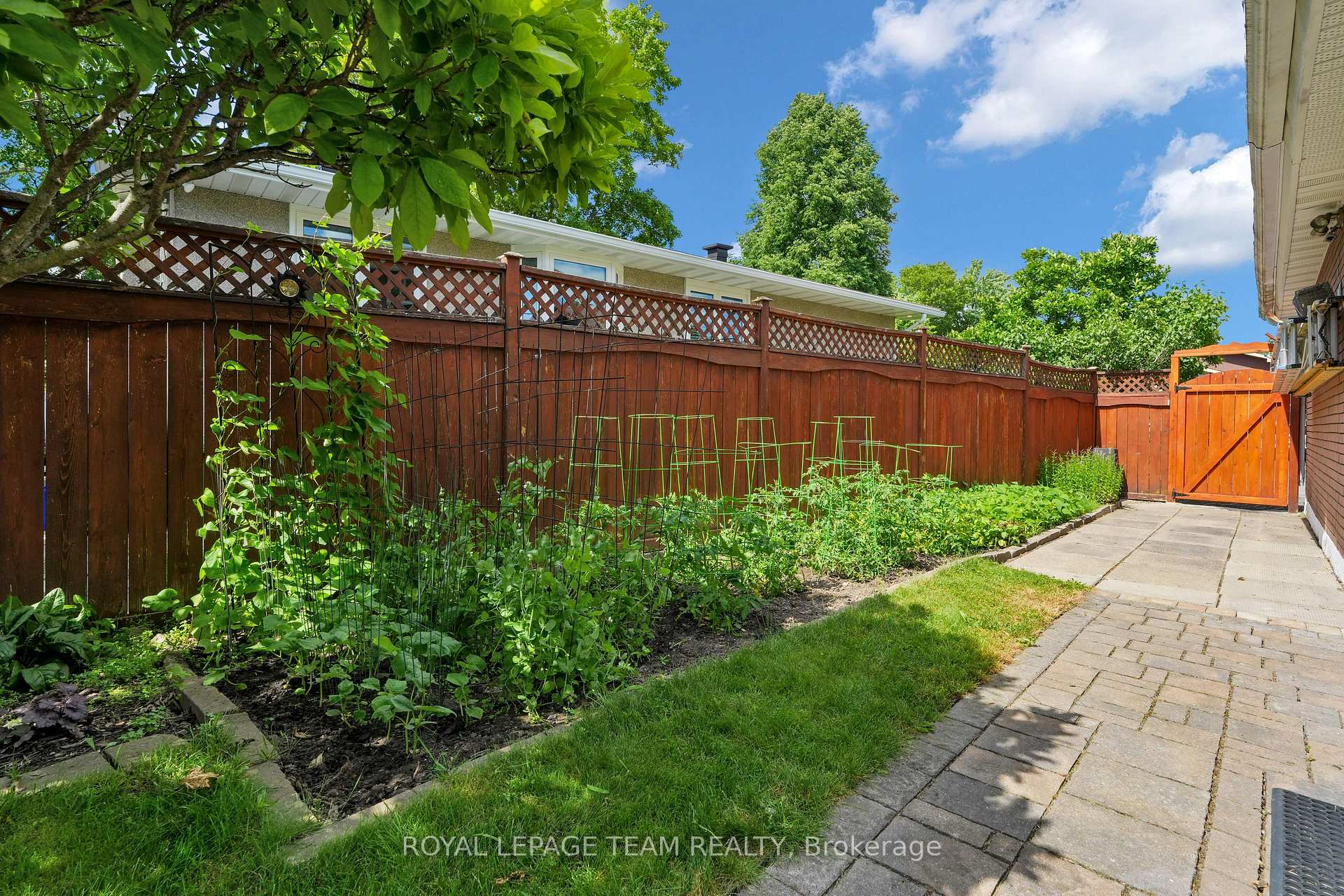 Photo 47 of 2250 Urbandale Drive, Ottawa, Elmvale Acres/Urbandale — HOMEH