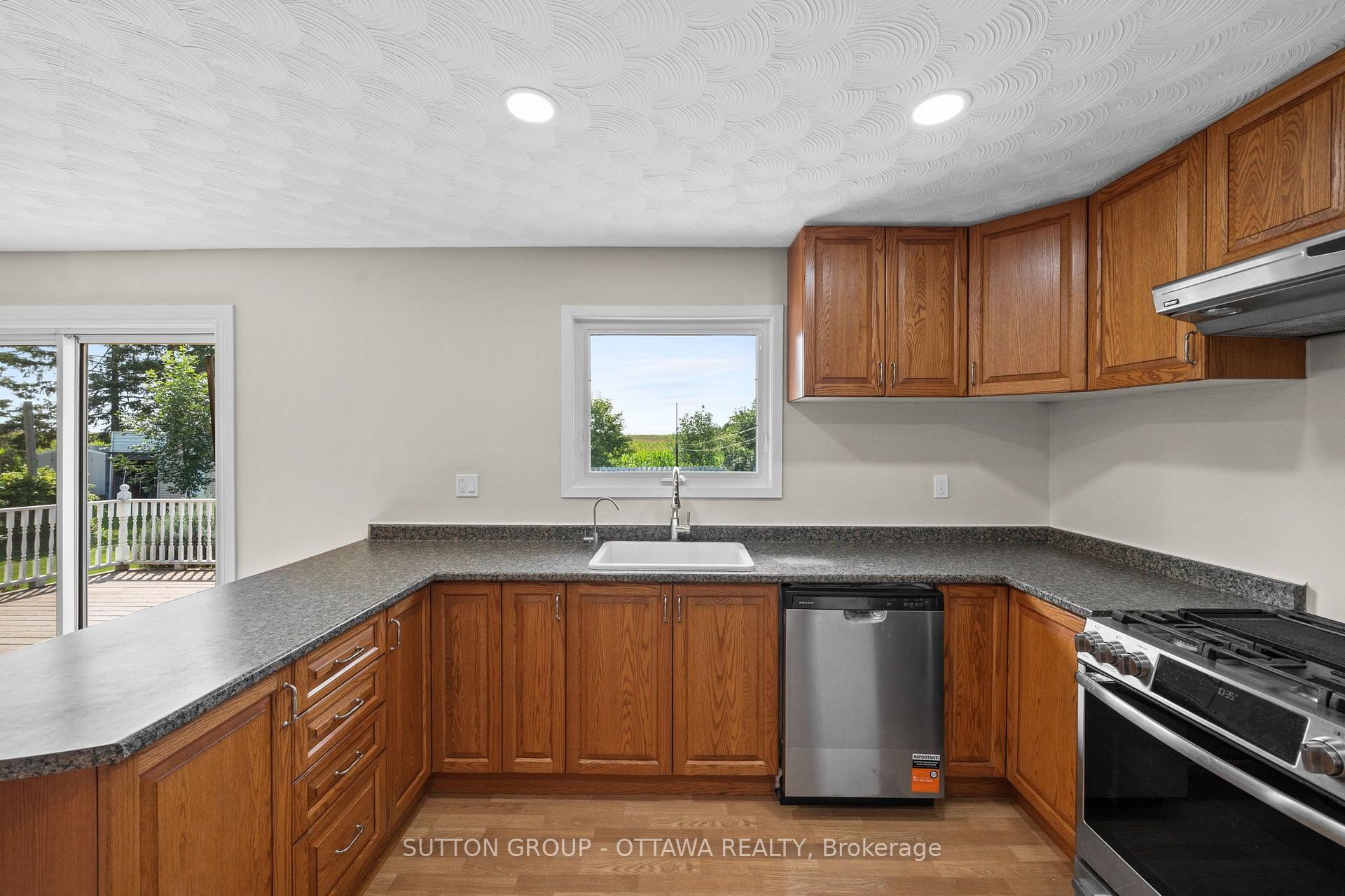 Photo 9 of 77 Main Street, North Dundas, North Dundas (Winchester) Twp — HOMEH