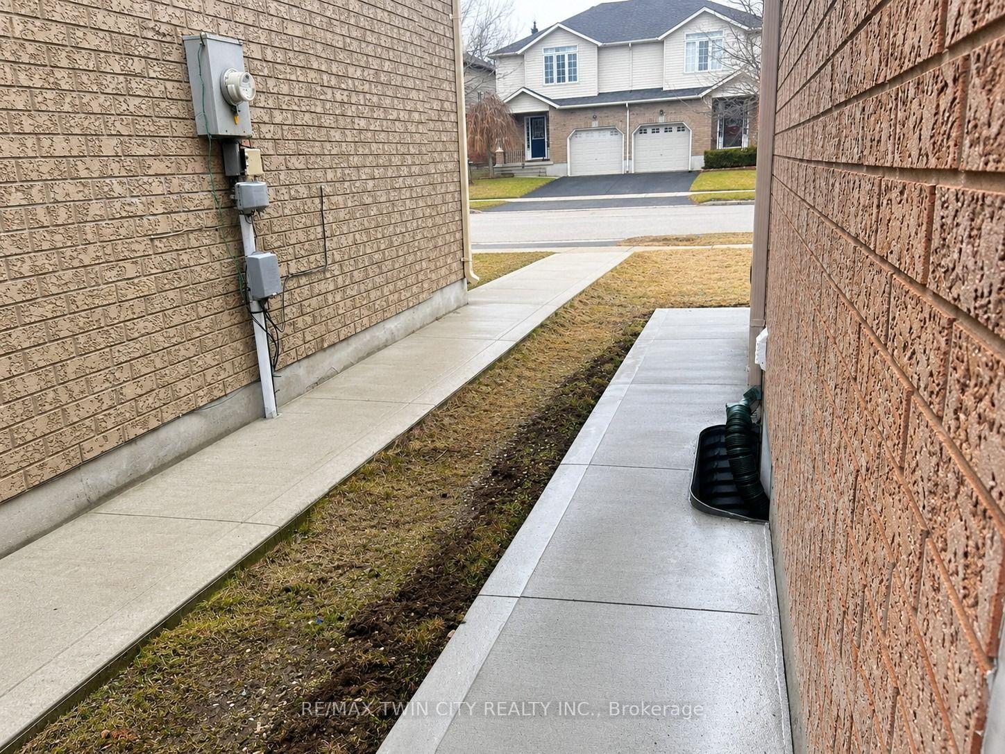 Photo 18 of Unit Basement, 423 Tealby Crescent, Waterloo, Colonial Acres — HOMEH