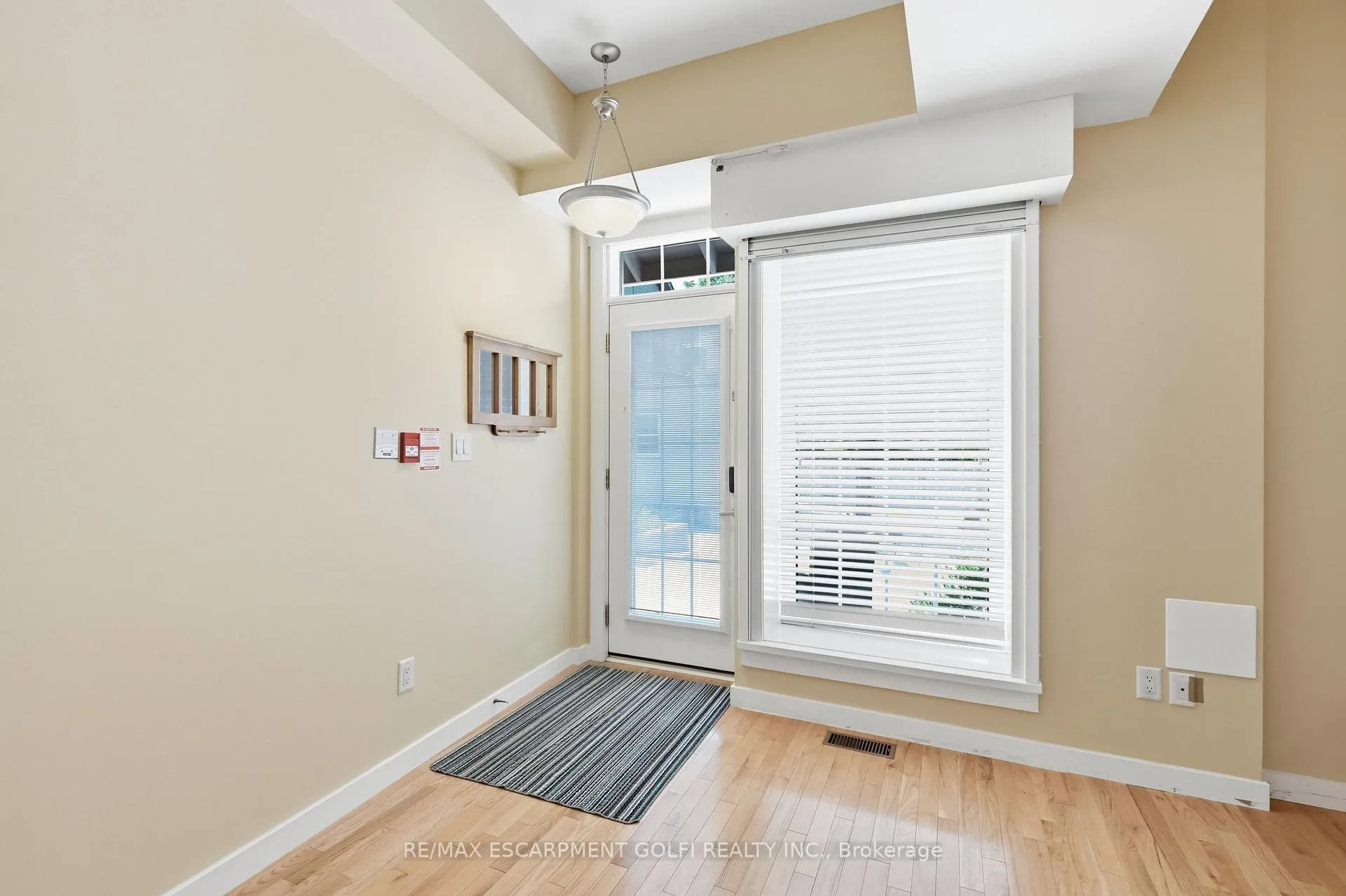 Photo 8 of Unit 7, 49 Ontario Street, Grimsby, Grimsby East — HOMEH