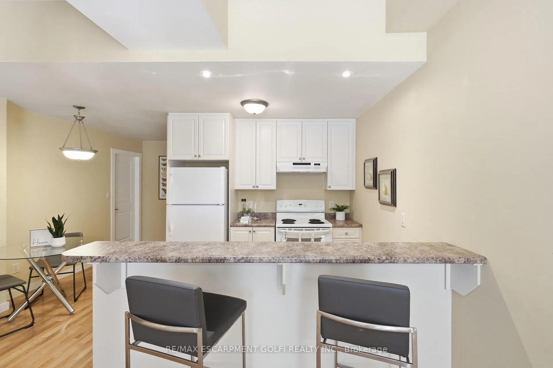 Photo 13 of Unit 7, 49 Ontario Street, Grimsby, Grimsby East — HOMEH
