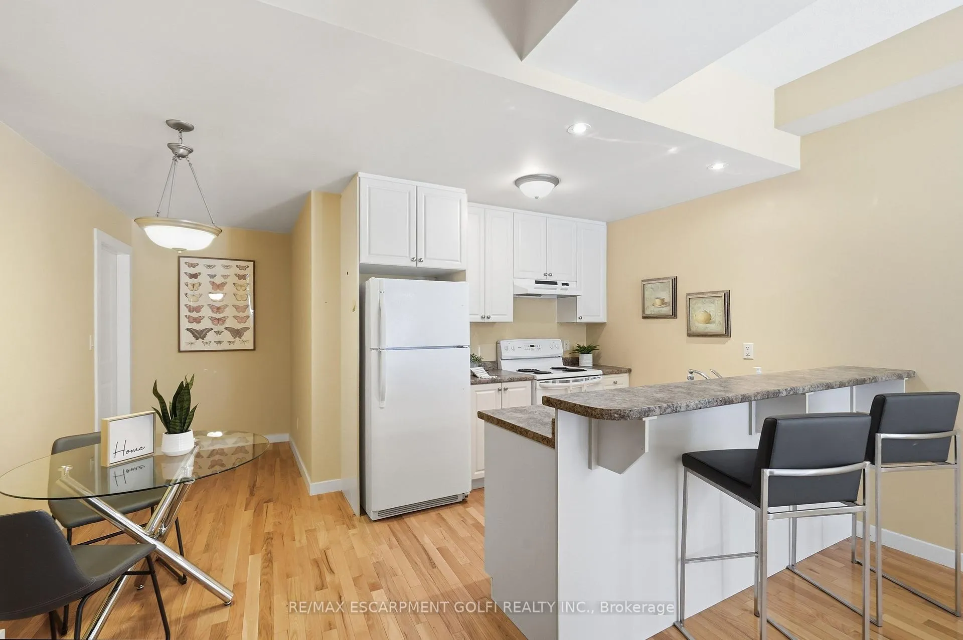 Photo 15 of Unit 7, 49 Ontario Street, Grimsby, Grimsby East — HOMEH