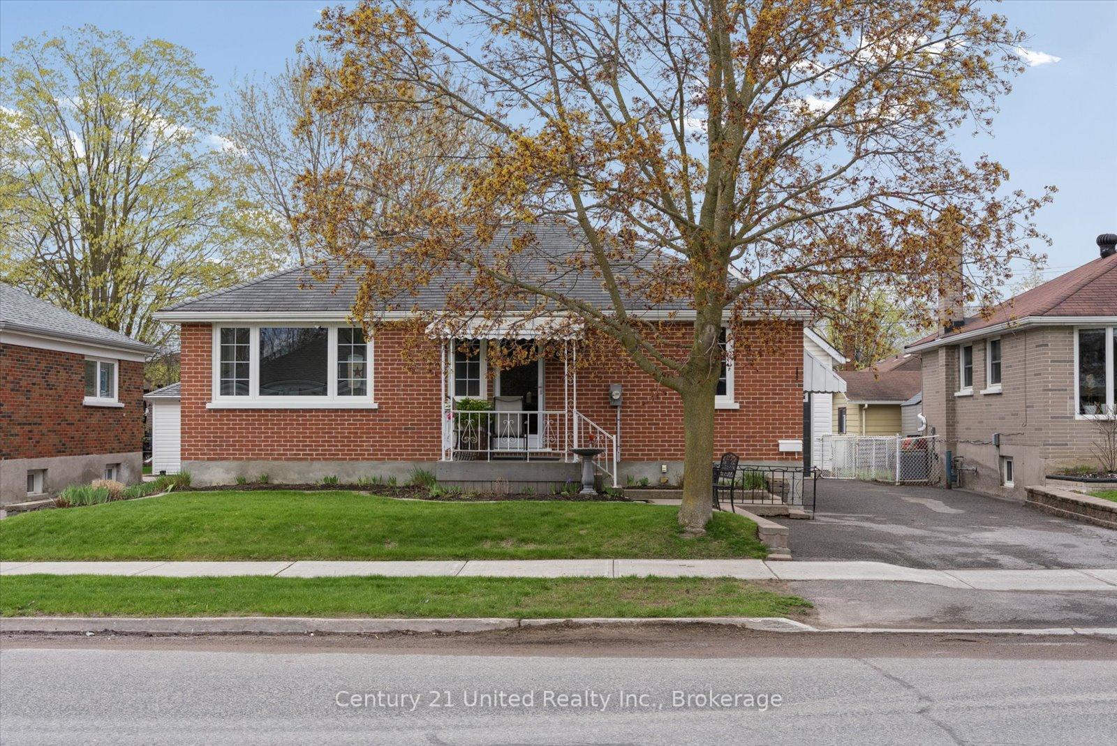 Photo 2 of 679 Bellaire Street, Peterborough, Otonabee Ward 1 — HOMEH