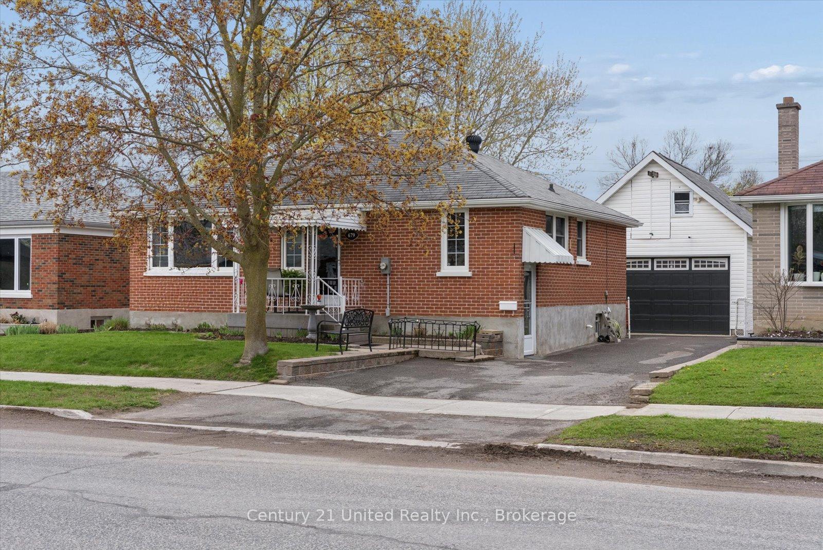 Photo 3 of 679 Bellaire Street, Peterborough, Otonabee Ward 1 — HOMEH