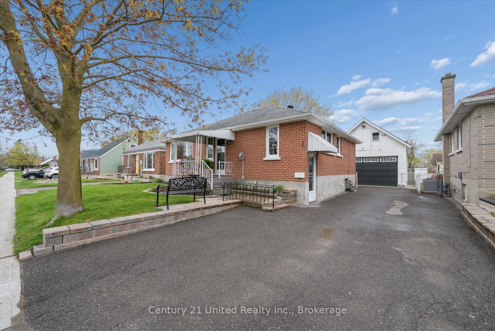 Photo 4 of 679 Bellaire Street, Peterborough, Otonabee Ward 1 — HOMEH