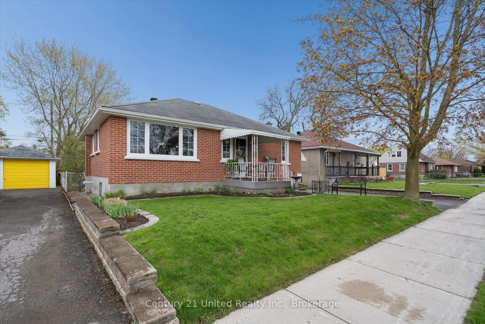 Photo 5 of 679 Bellaire Street, Peterborough, Otonabee Ward 1 — HOMEH