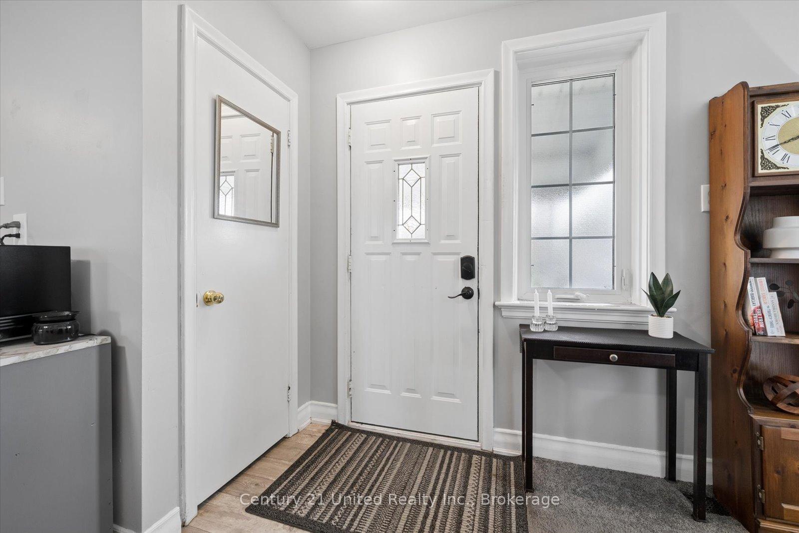 Photo 8 of 679 Bellaire Street, Peterborough, Otonabee Ward 1 — HOMEH