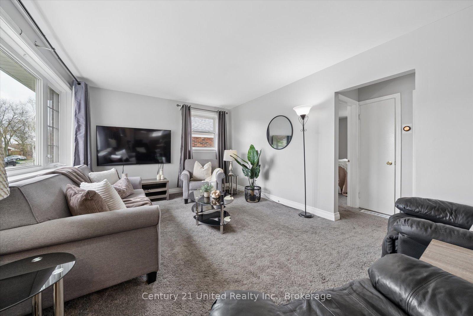 Photo 10 of 679 Bellaire Street, Peterborough, Otonabee Ward 1 — HOMEH