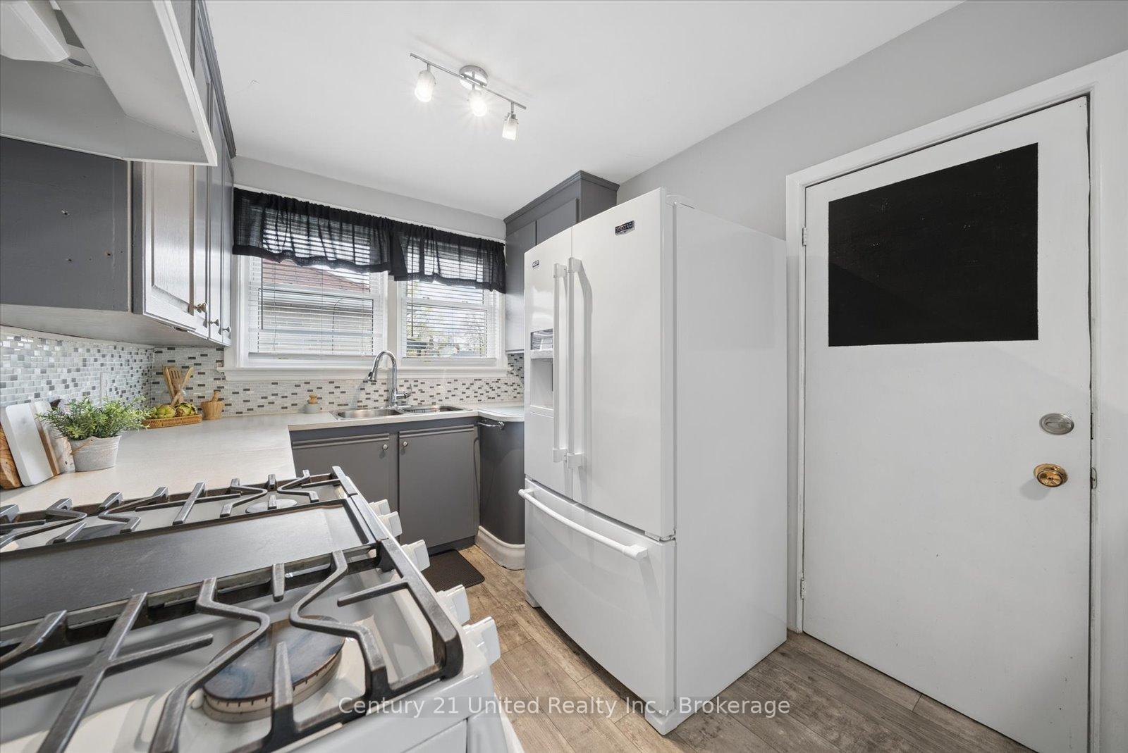 Photo 16 of 679 Bellaire Street, Peterborough, Otonabee Ward 1 — HOMEH