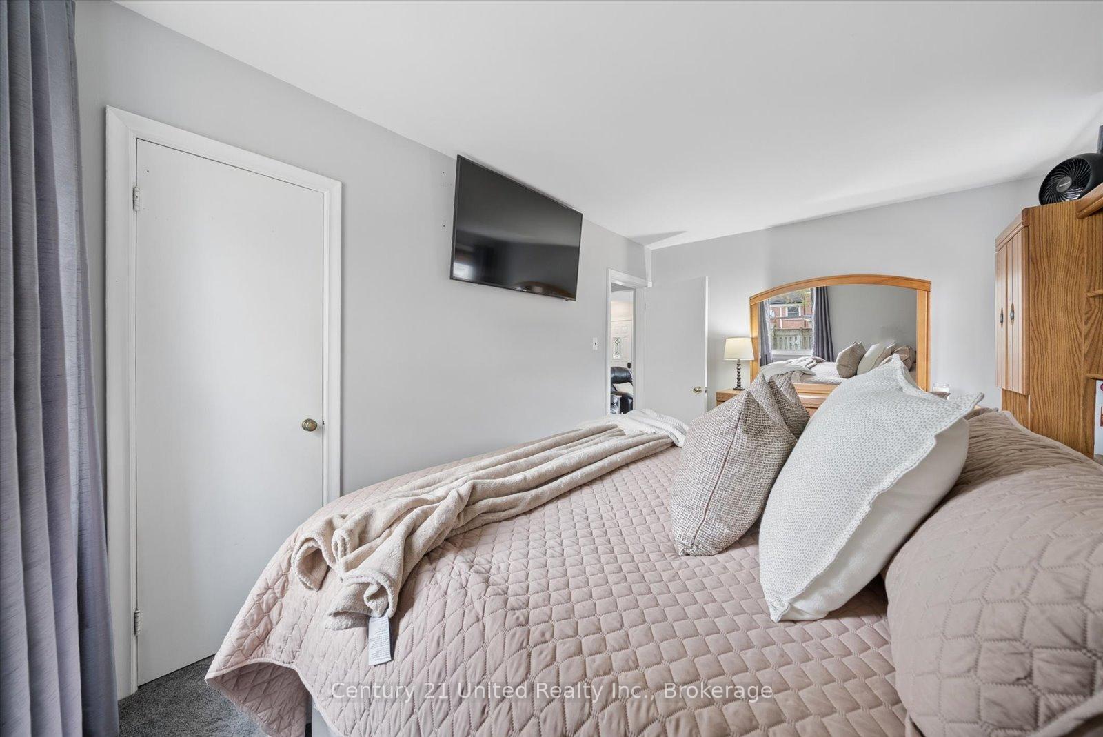 Photo 21 of 679 Bellaire Street, Peterborough, Otonabee Ward 1 — HOMEH
