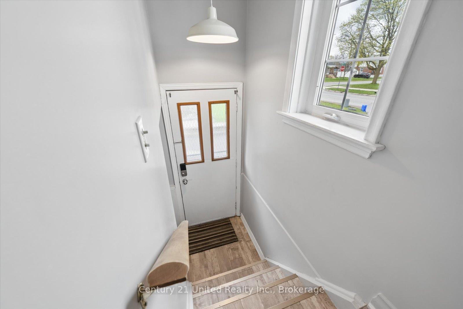 Photo 26 of 679 Bellaire Street, Peterborough, Otonabee Ward 1 — HOMEH
