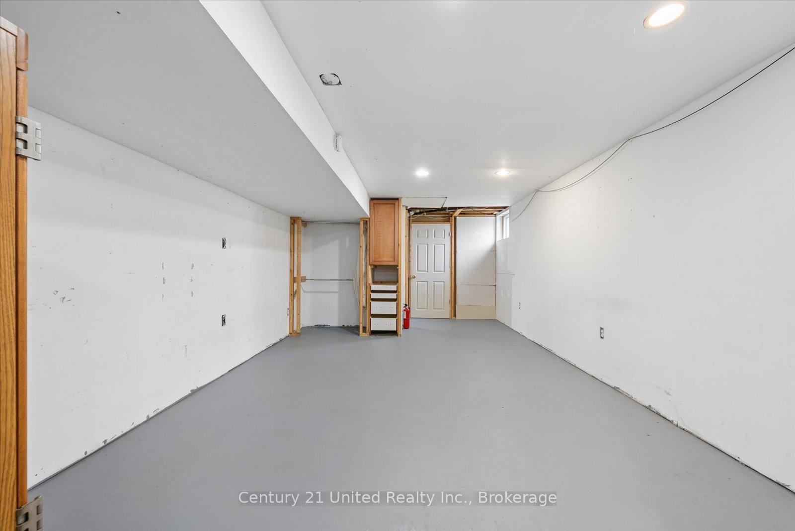 Photo 34 of 679 Bellaire Street, Peterborough, Otonabee Ward 1 — HOMEH