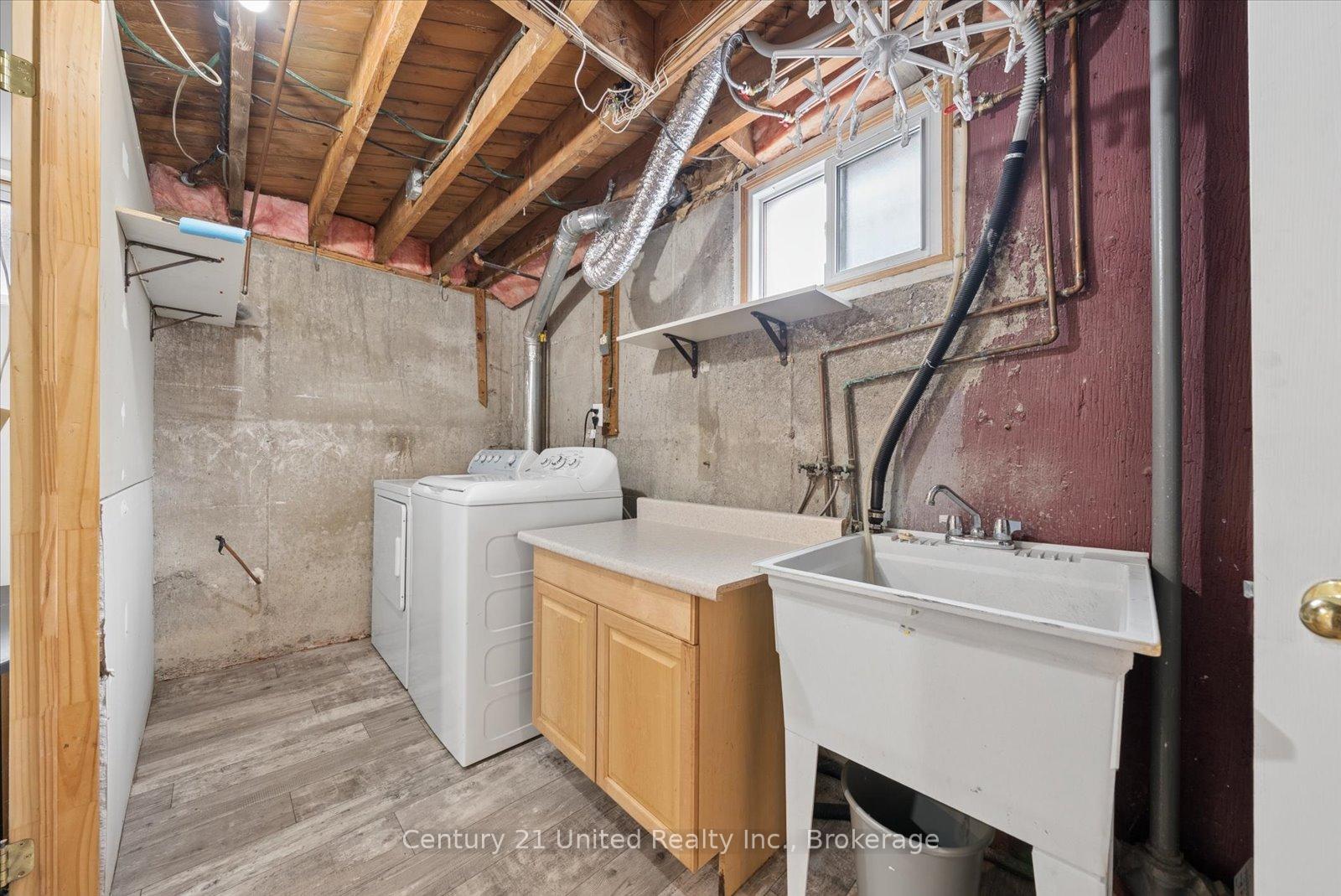 Photo 36 of 679 Bellaire Street, Peterborough, Otonabee Ward 1 — HOMEH