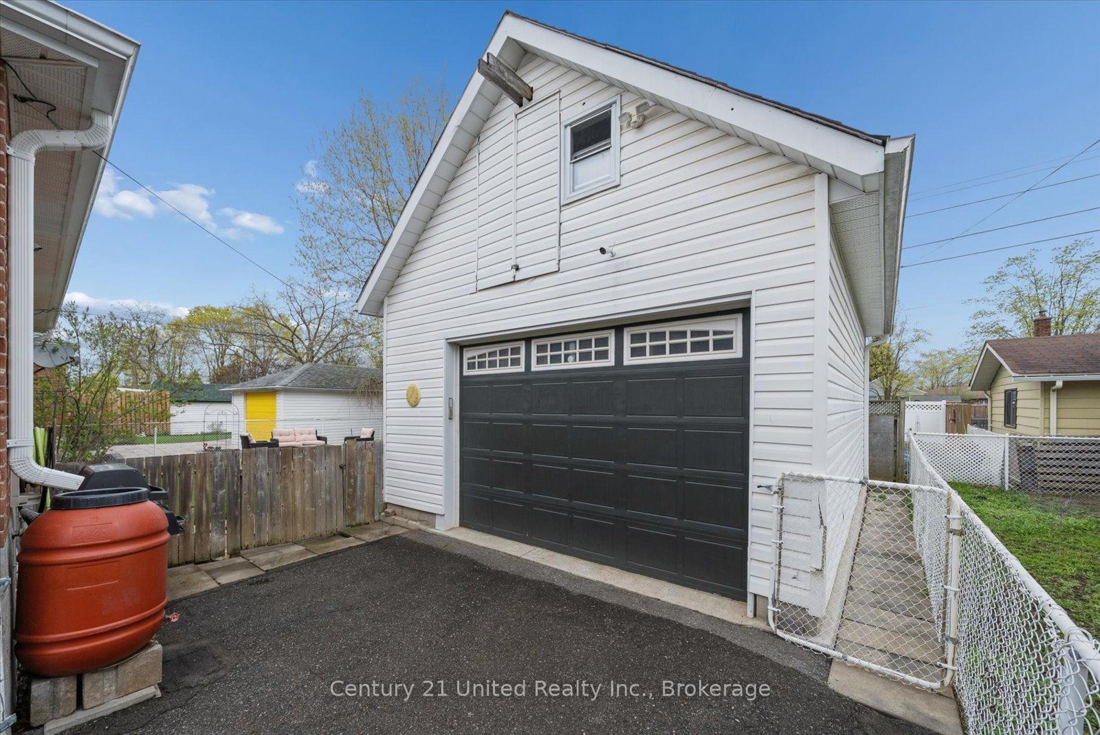 Photo 43 of 679 Bellaire Street, Peterborough, Otonabee Ward 1 — HOMEH