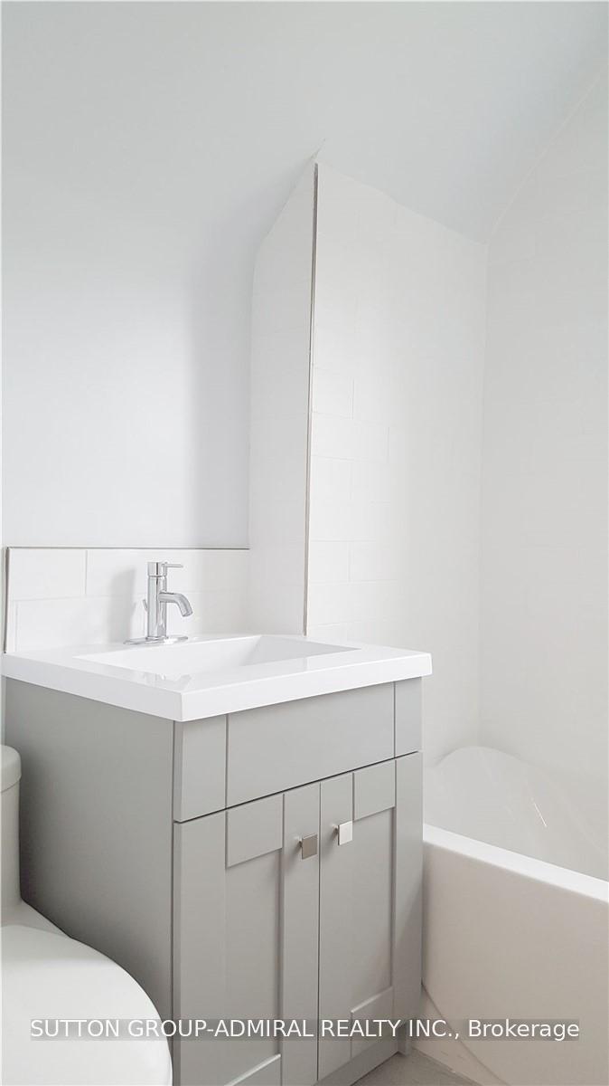 Photo 4 of 112 Glenvale Boulevard, Toronto, Leaside — HOMEH