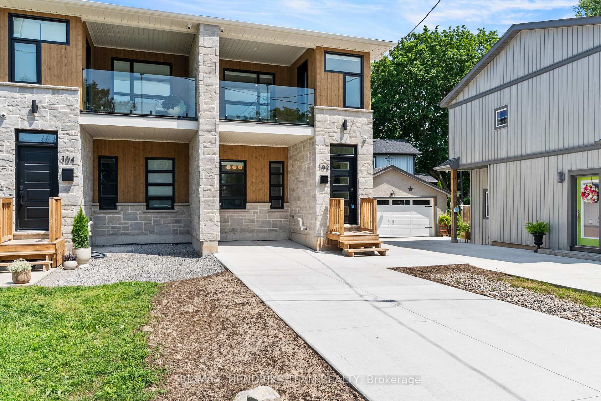 Photo 2 of 102 Broadway Avenue, St. Catharines, Port Weller — HOMEH