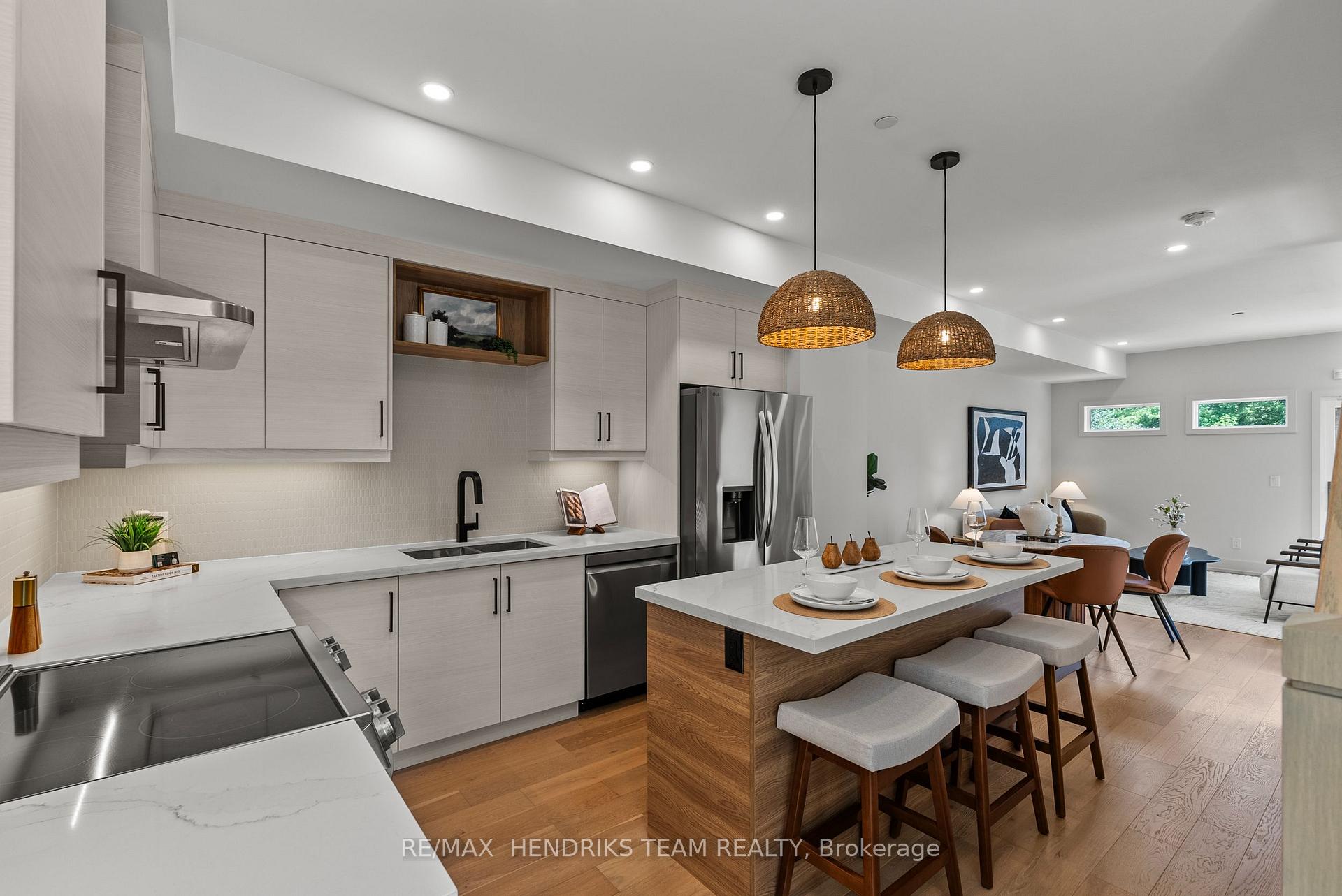 Photo 5 of 102 Broadway Avenue, St. Catharines, Port Weller — HOMEH