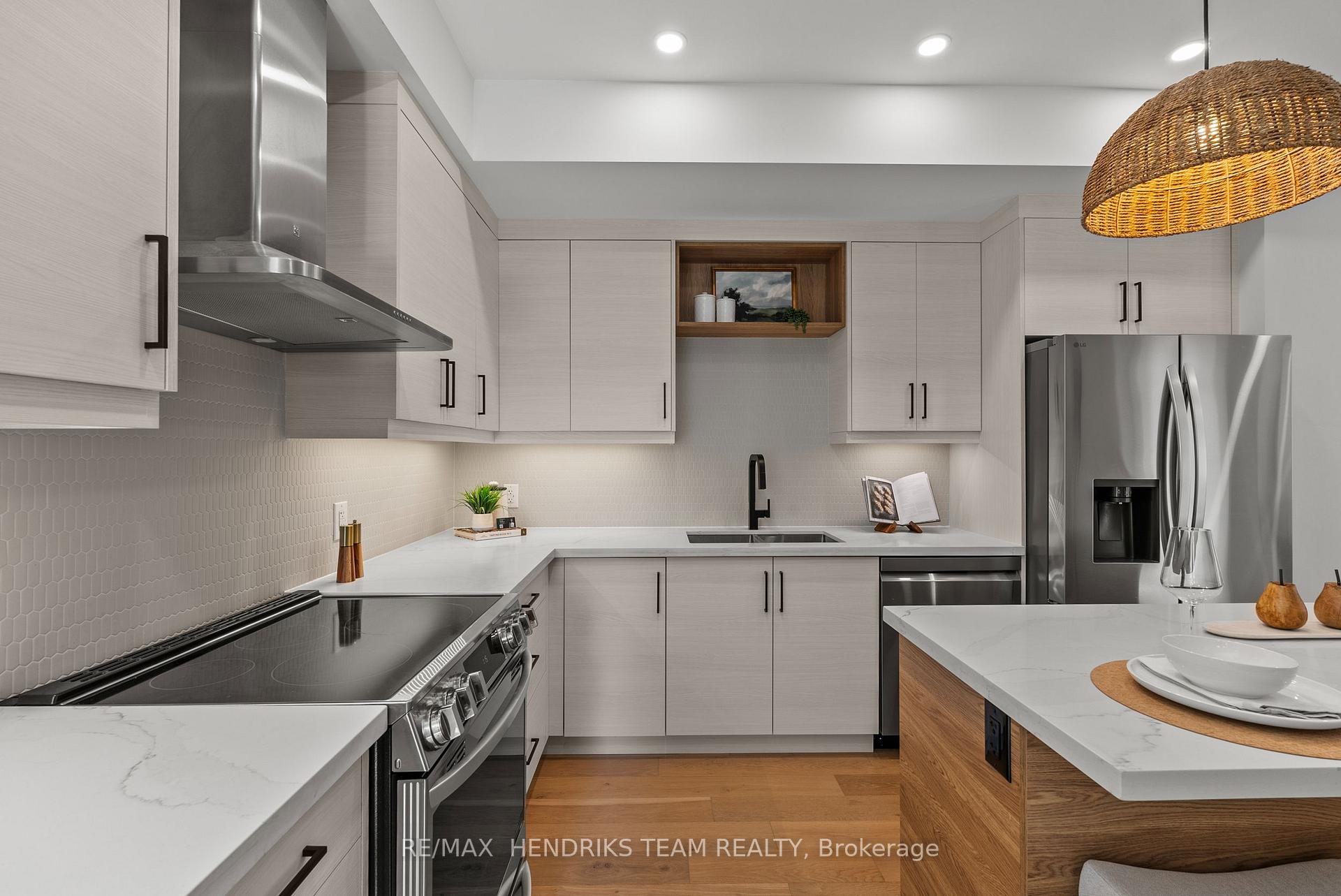 Photo 6 of 102 Broadway Avenue, St. Catharines, Port Weller — HOMEH