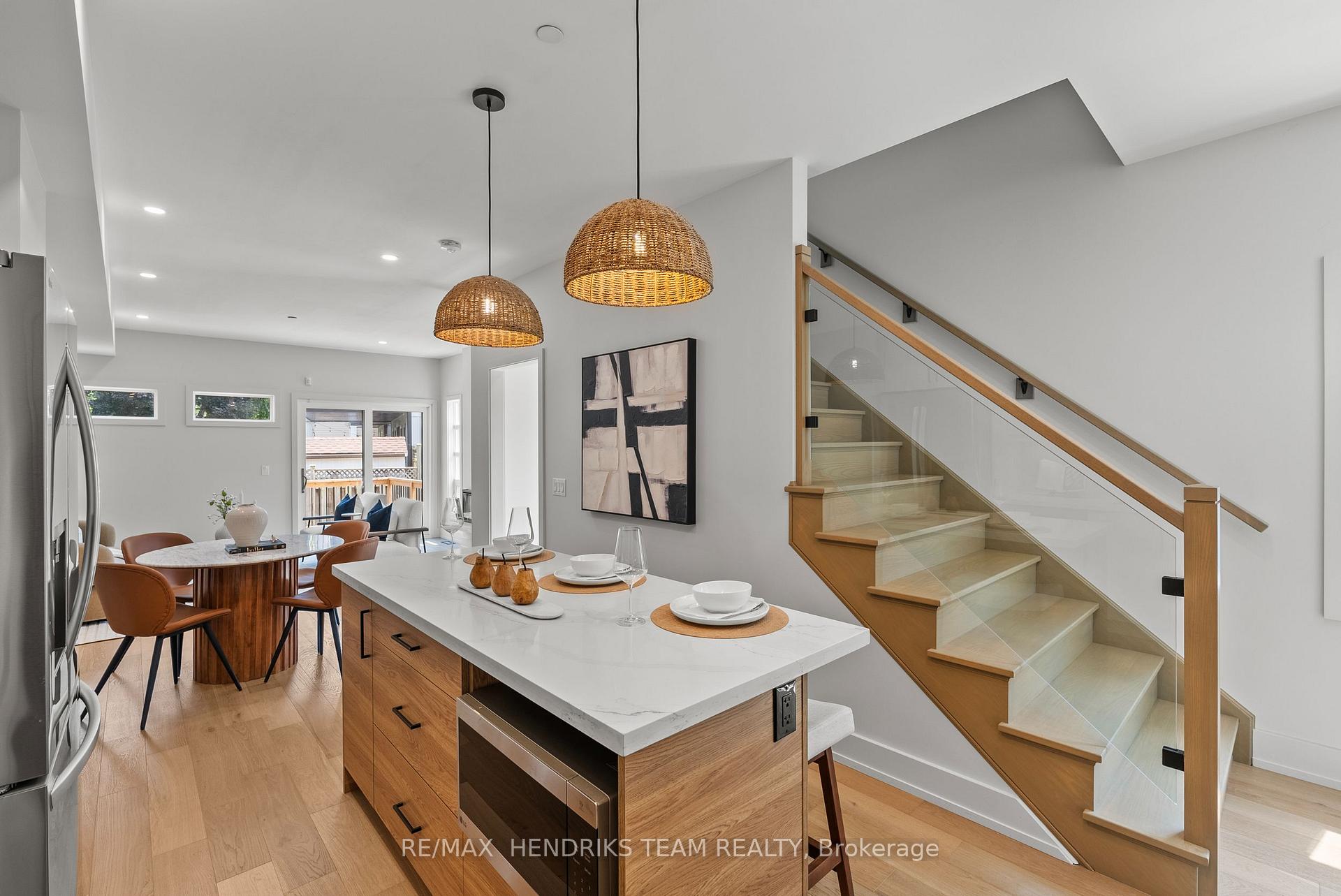 Photo 7 of 102 Broadway Avenue, St. Catharines, Port Weller — HOMEH