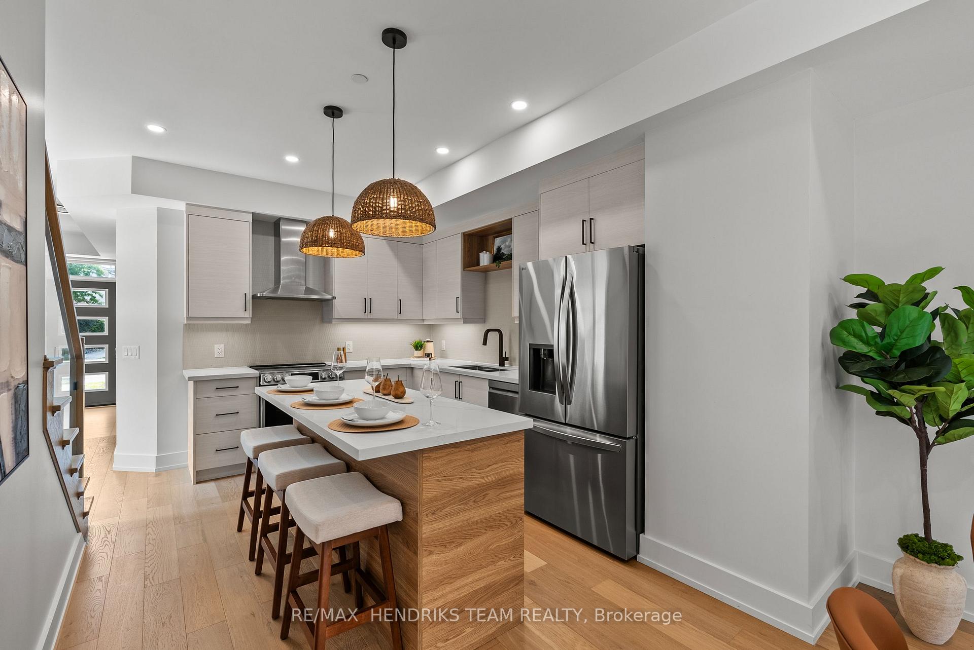 Photo 9 of 102 Broadway Avenue, St. Catharines, Port Weller — HOMEH