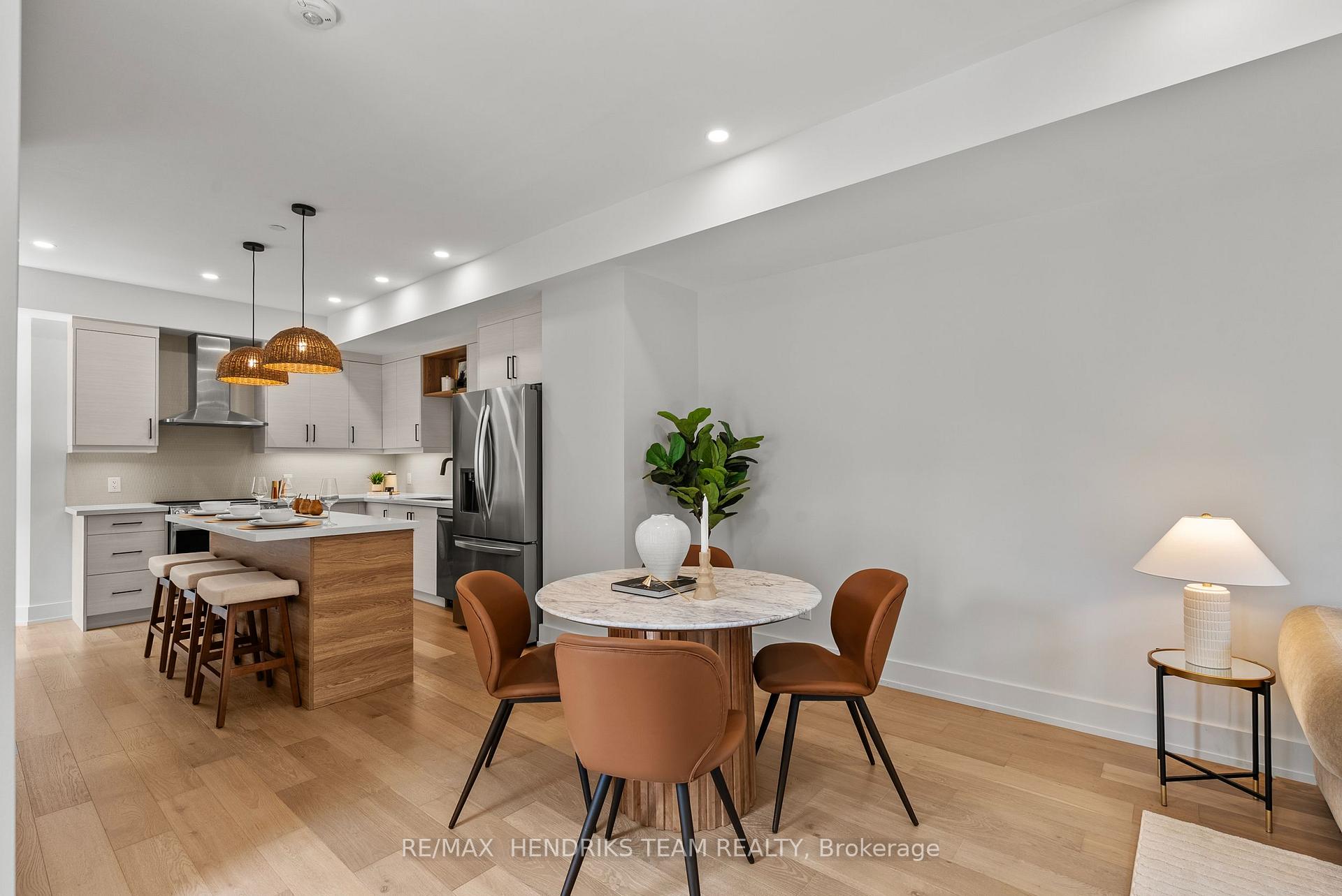 Photo 11 of 102 Broadway Avenue, St. Catharines, Port Weller — HOMEH