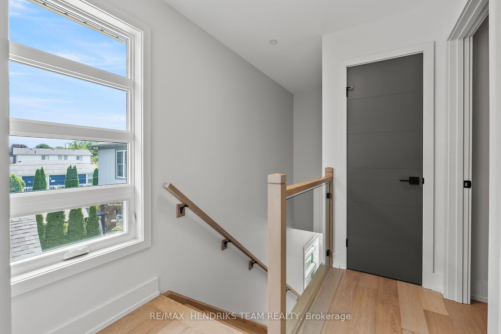 Photo 19 of 102 Broadway Avenue, St. Catharines, Port Weller — HOMEH