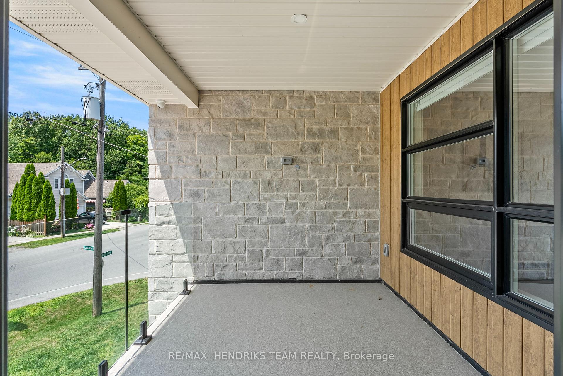 Photo 23 of 102 Broadway Avenue, St. Catharines, Port Weller — HOMEH