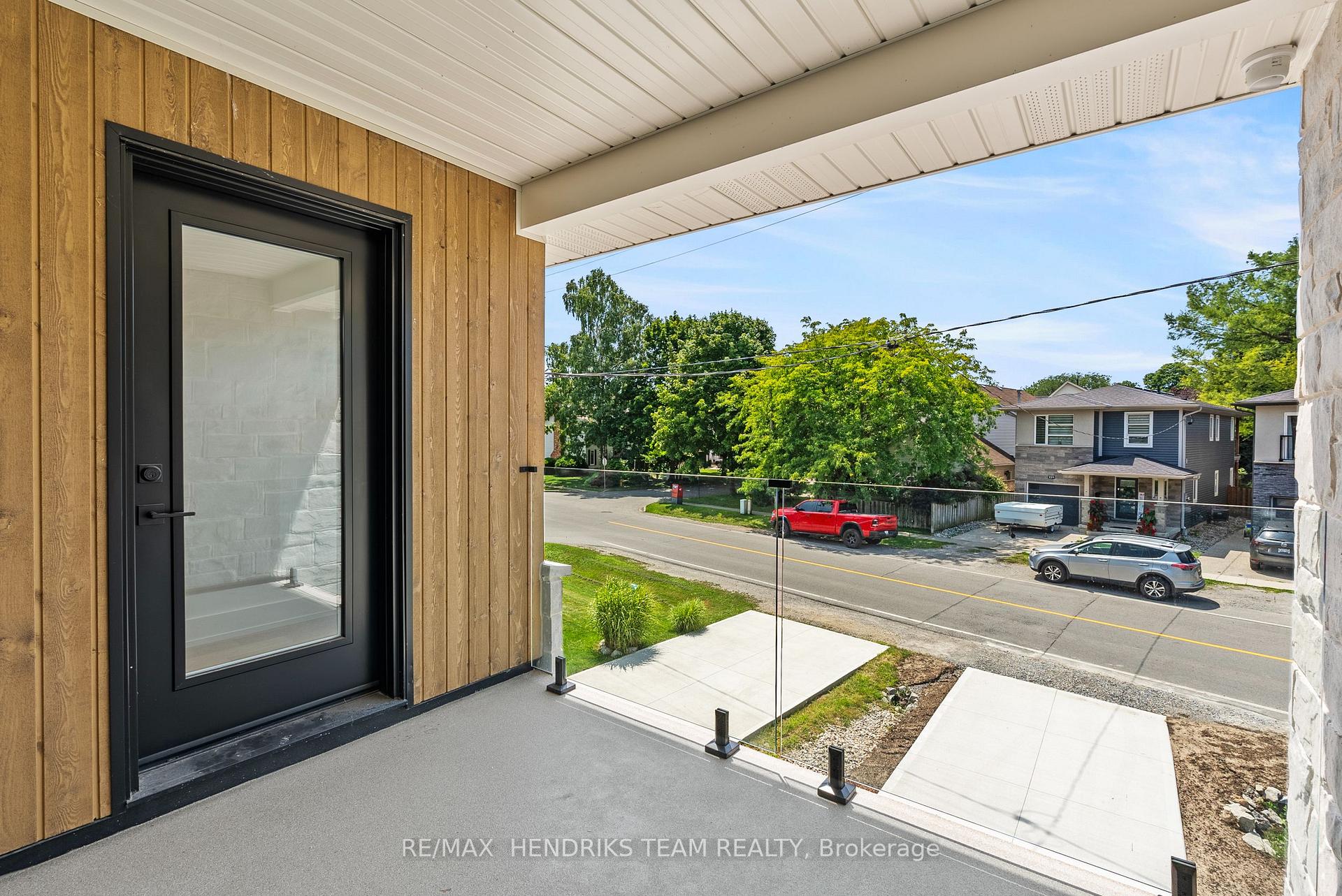 Photo 24 of 102 Broadway Avenue, St. Catharines, Port Weller — HOMEH