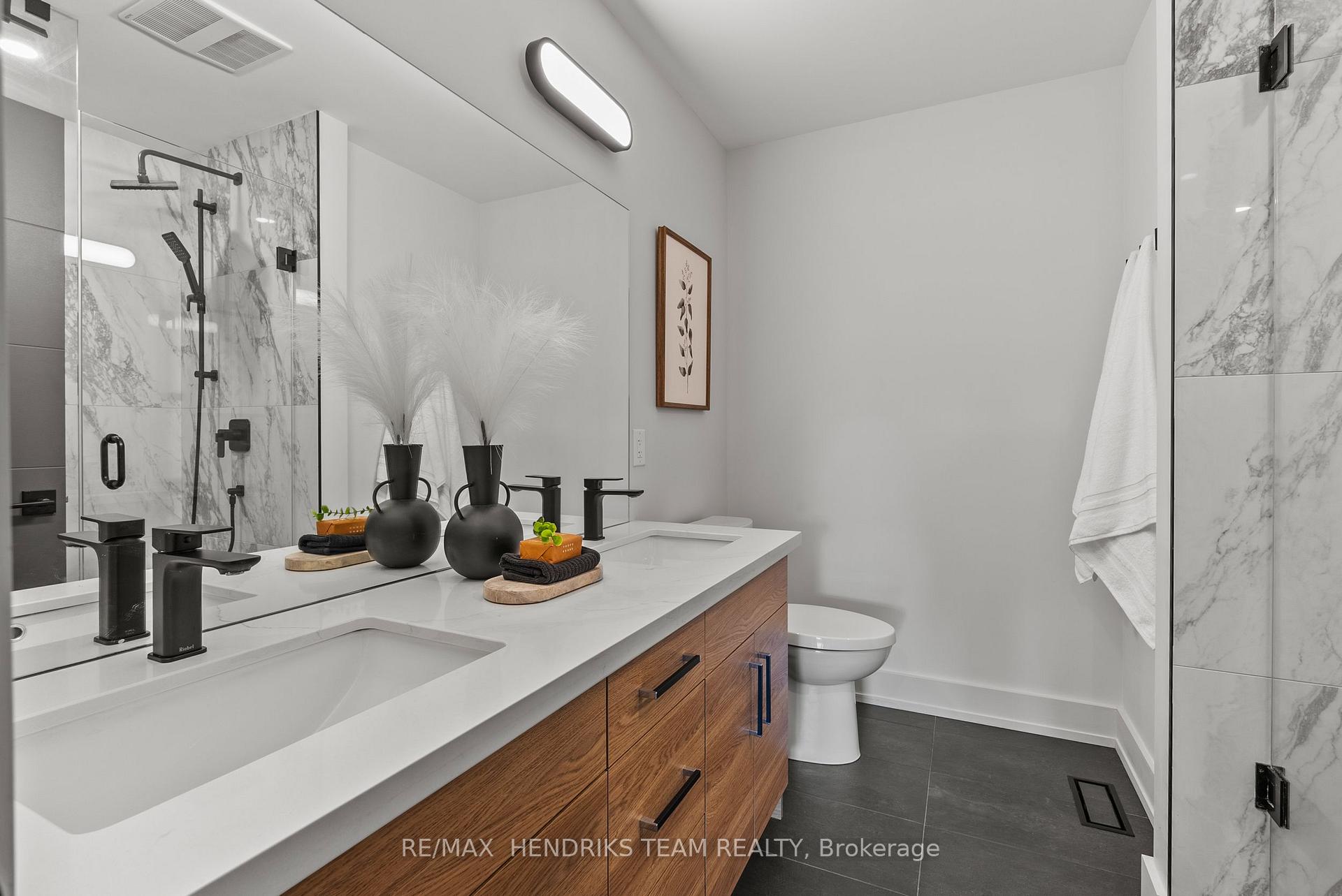 Photo 25 of 102 Broadway Avenue, St. Catharines, Port Weller — HOMEH