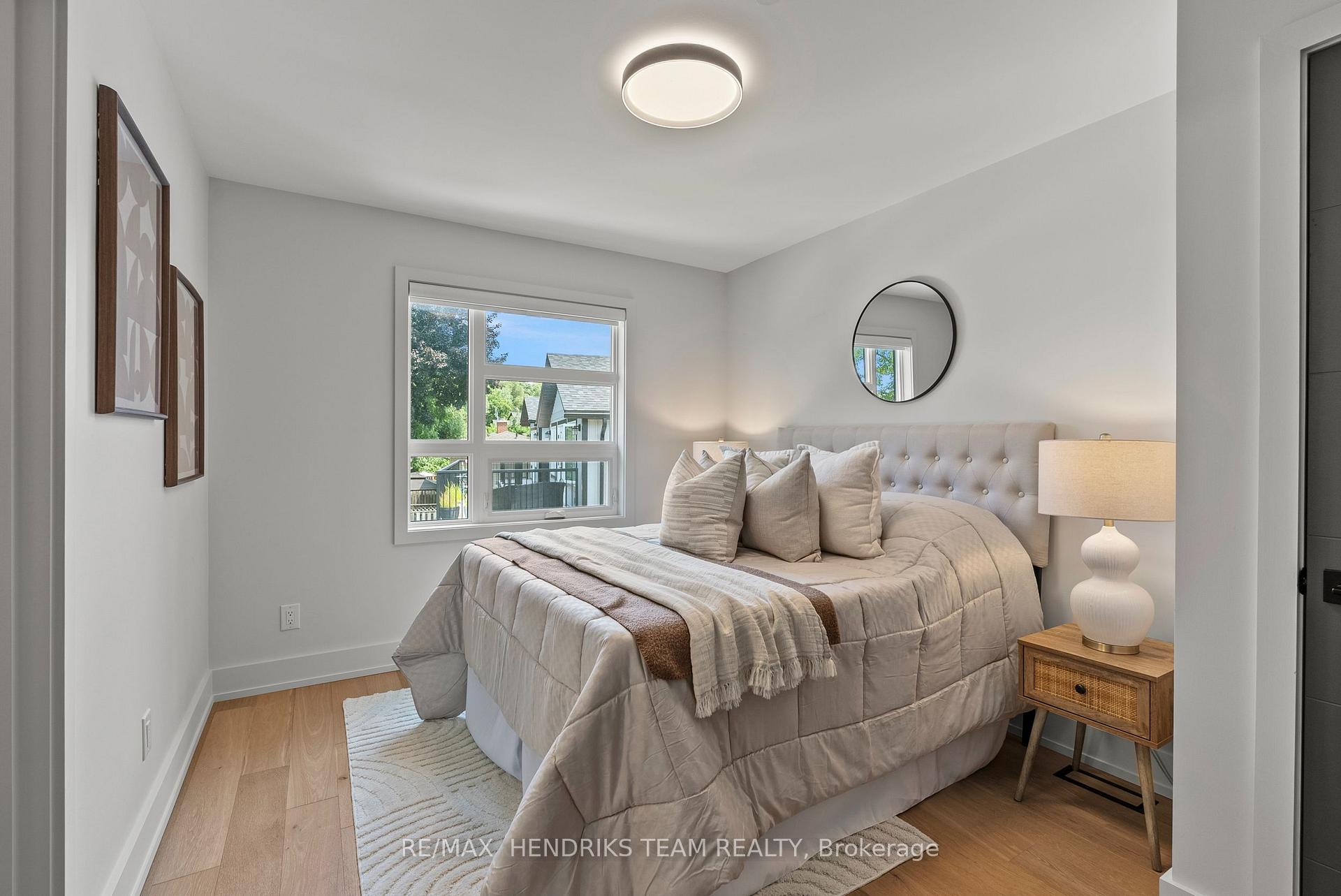 Photo 28 of 102 Broadway Avenue, St. Catharines, Port Weller — HOMEH