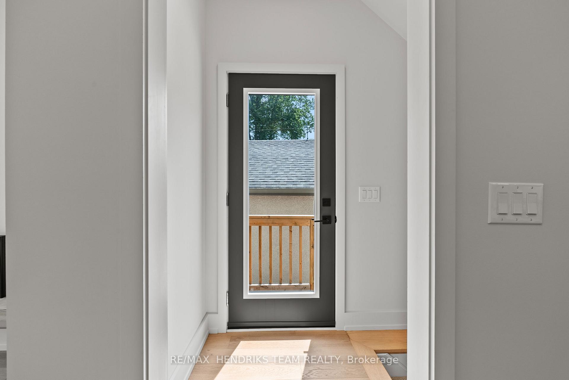 Photo 31 of 102 Broadway Avenue, St. Catharines, Port Weller — HOMEH