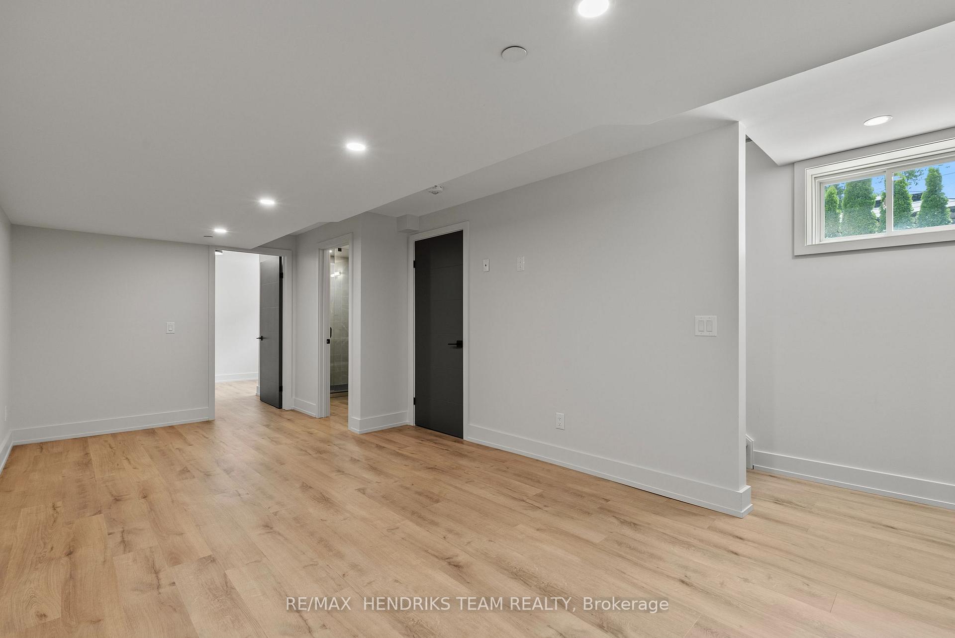Photo 32 of 102 Broadway Avenue, St. Catharines, Port Weller — HOMEH