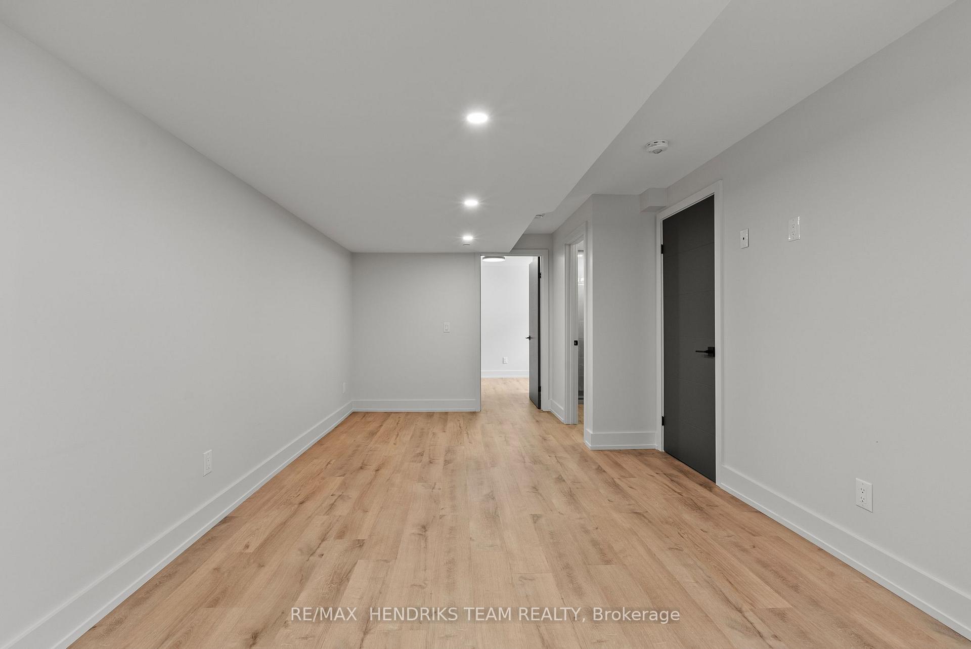 Photo 33 of 102 Broadway Avenue, St. Catharines, Port Weller — HOMEH