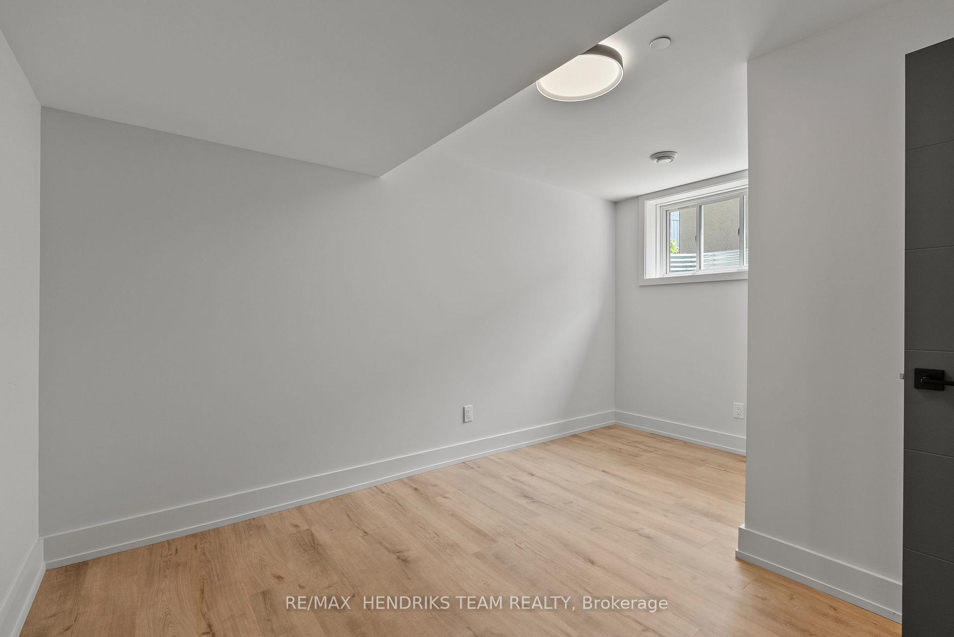 Photo 35 of 102 Broadway Avenue, St. Catharines, Port Weller — HOMEH