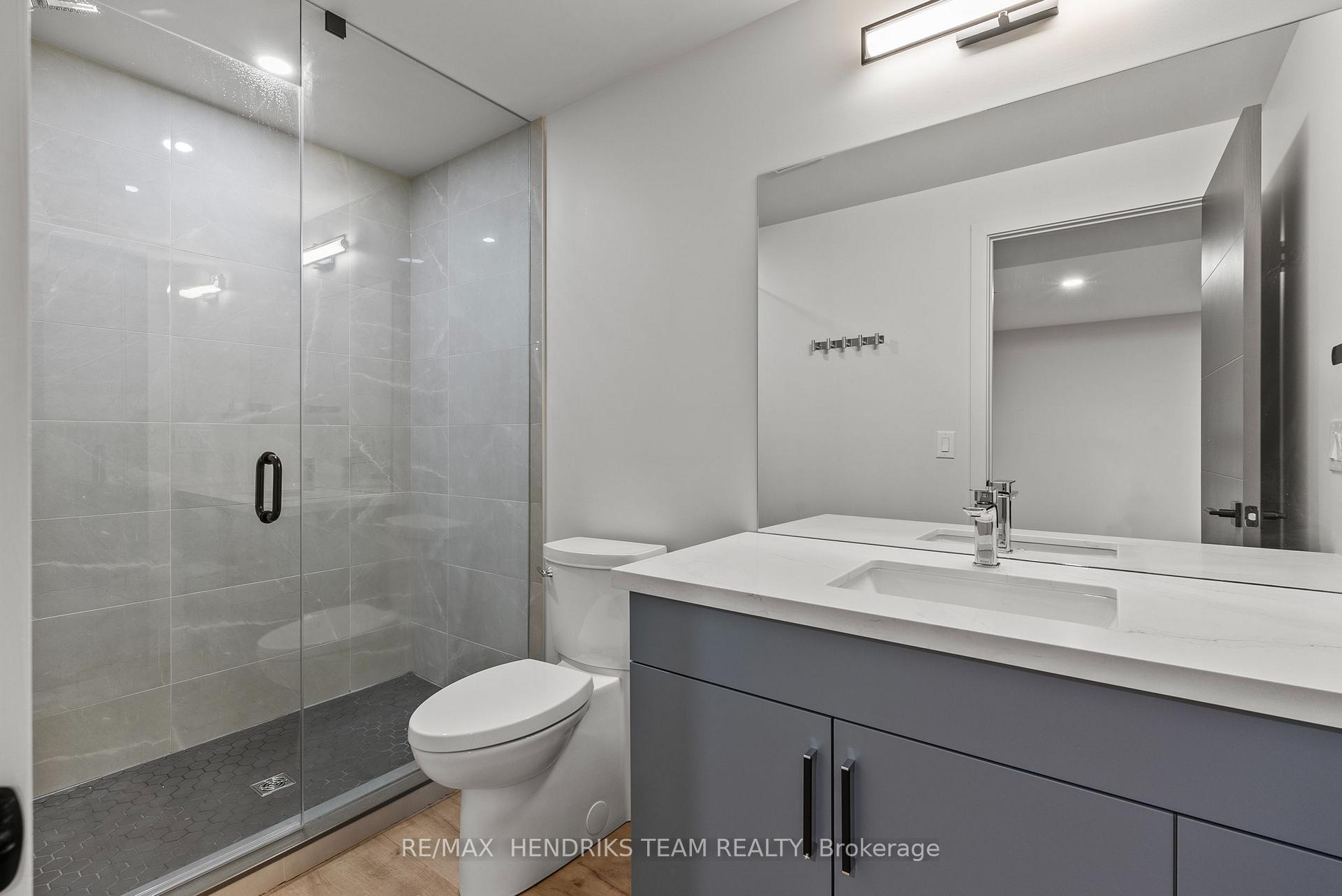 Photo 36 of 102 Broadway Avenue, St. Catharines, Port Weller — HOMEH